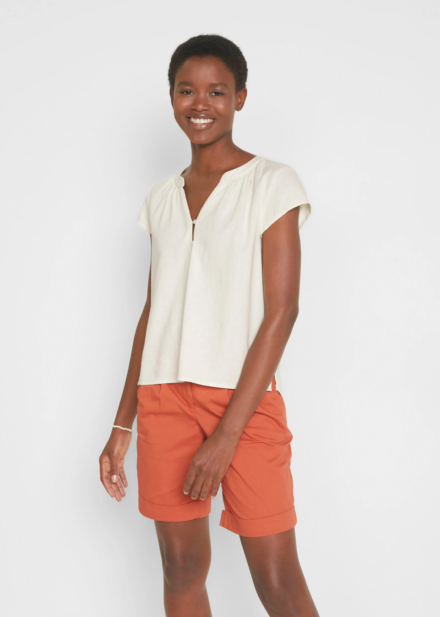 Korte blouse met linnen en splitten opzij • crèmewit • bonprix online shop