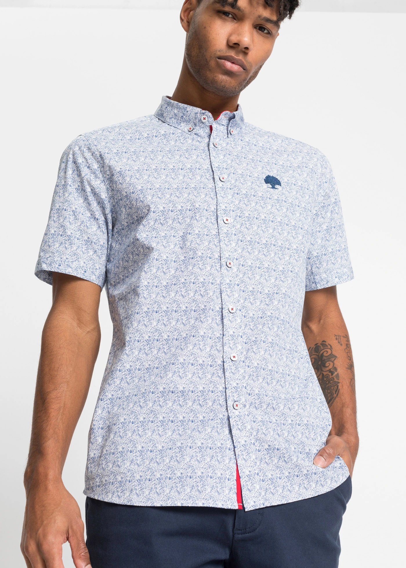 Overhemd van puur katoen met korte mouwen • wit-diepblauw gebloemd • bonprix online shop