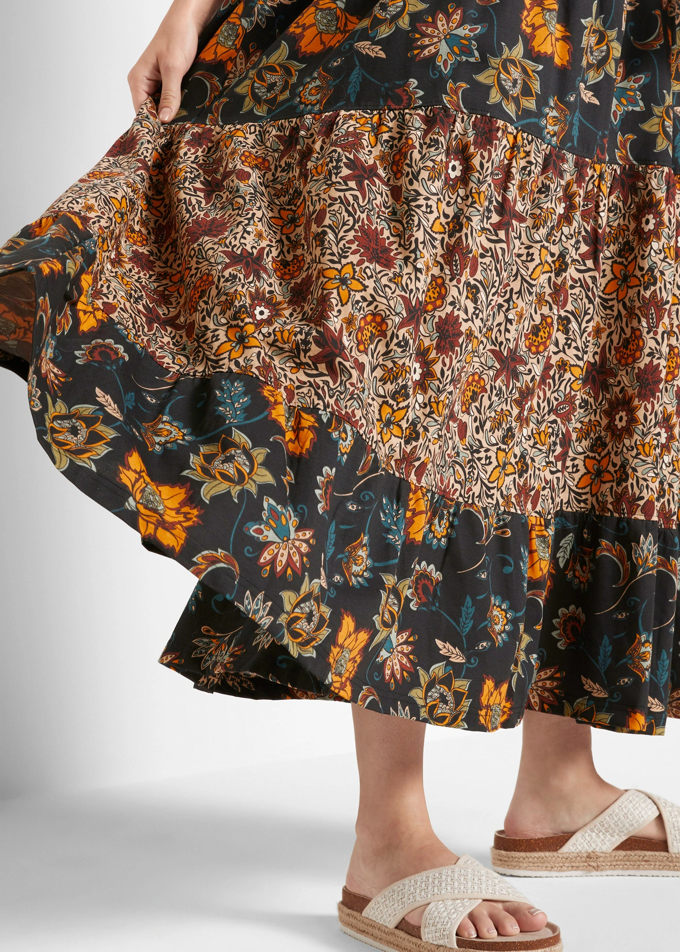 Maxi jurk met volants • zwart gebloemd • bonprix online shop