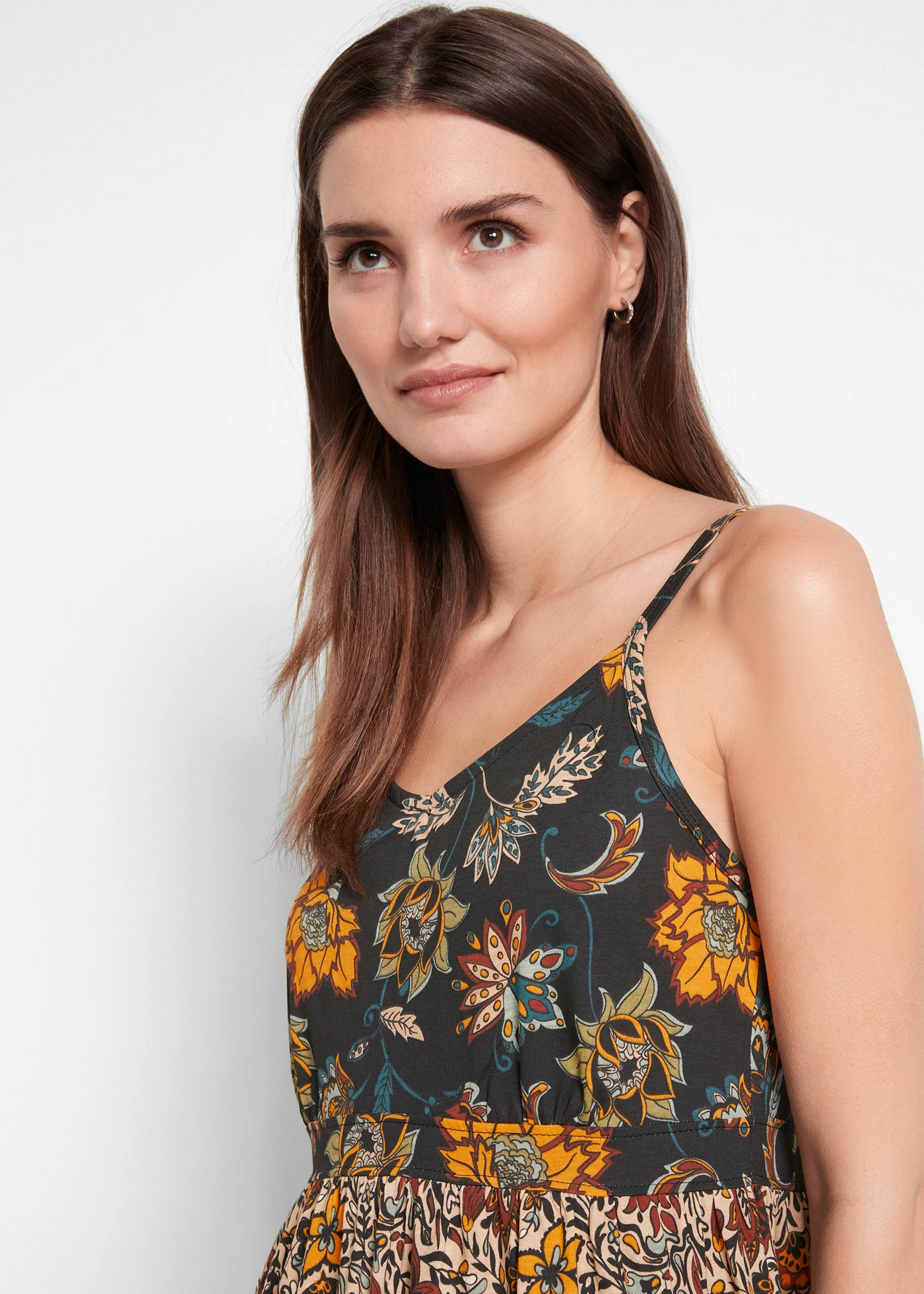 Maxi jurk met volants • zwart gebloemd • bonprix online shop