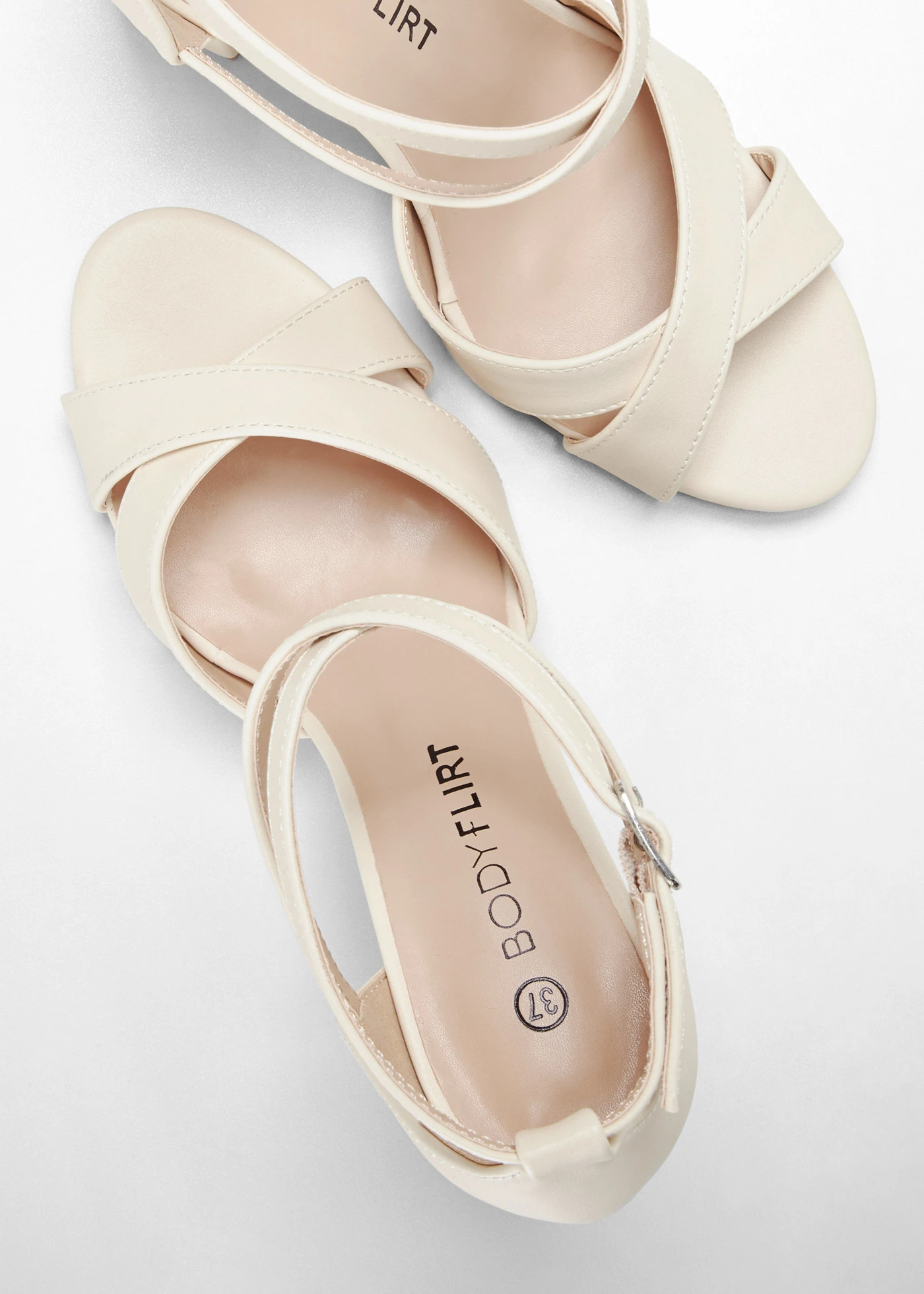 Sandale • crem • magazin bonprix