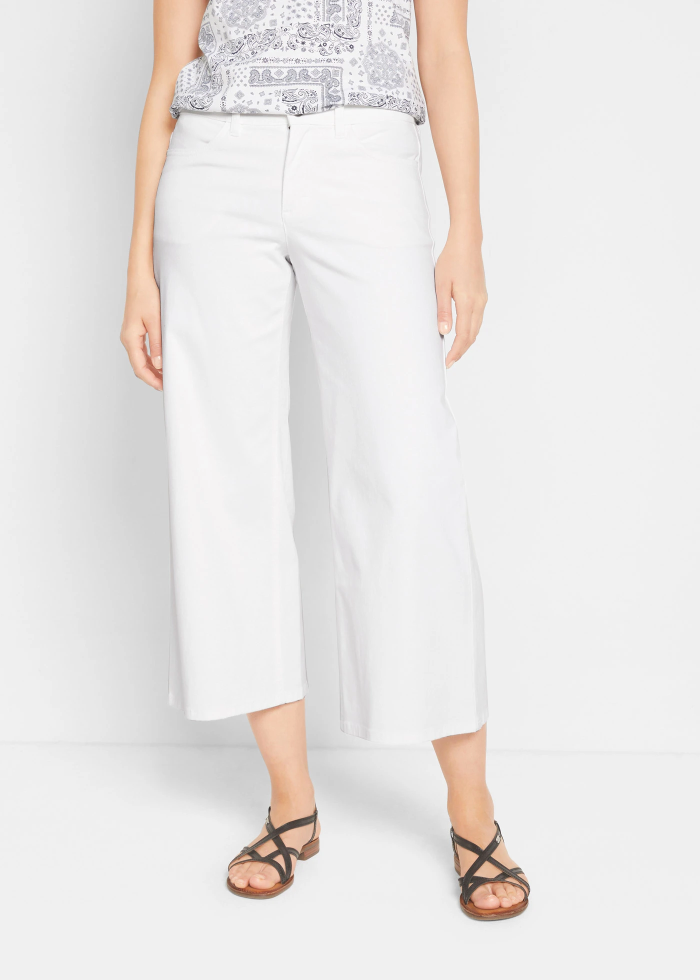 Capri pohodlné strečové džíny (2 ks v balení) • ledově modrý denim + bílá • bonprix obchod