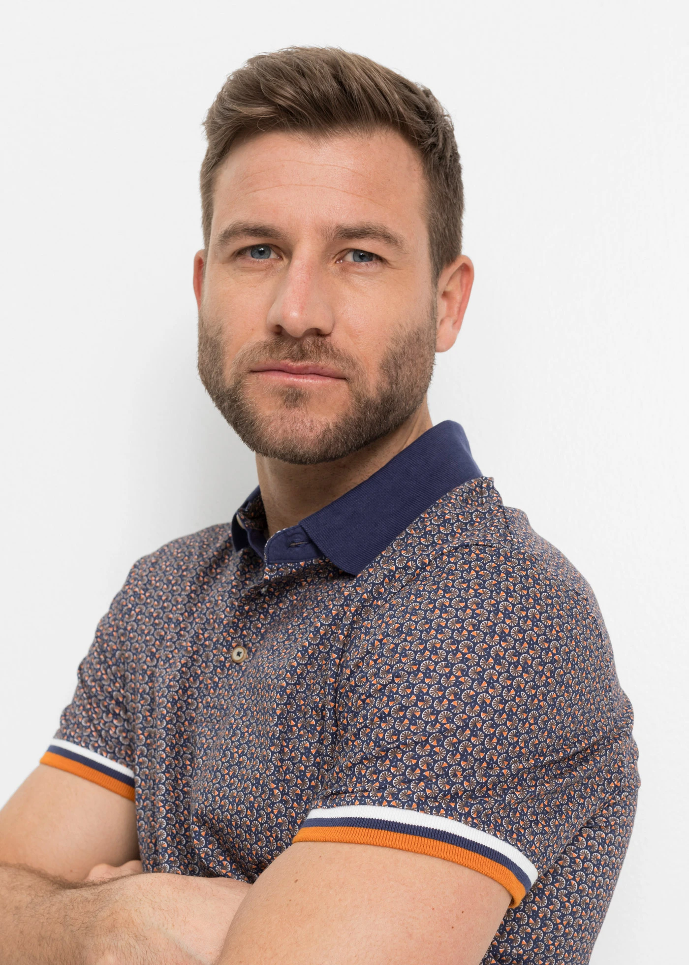 Koszulka polo z dżerseju z czystej bawełny organicznej, krótki rękaw • niebieski w graficzny wzór • sklep bonprix