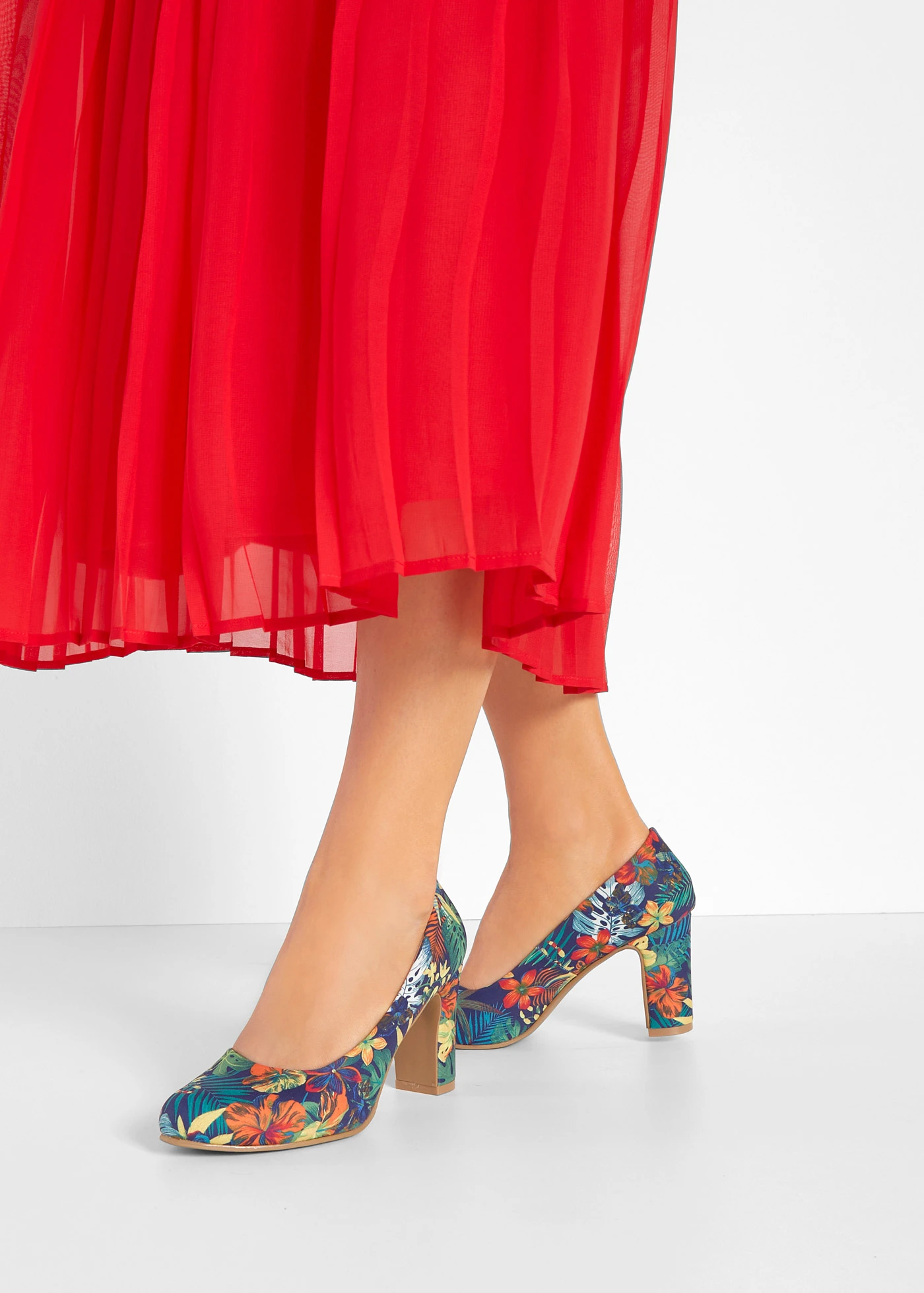 Pantofi cu toc pumps • colorat floral • magazin bonprix