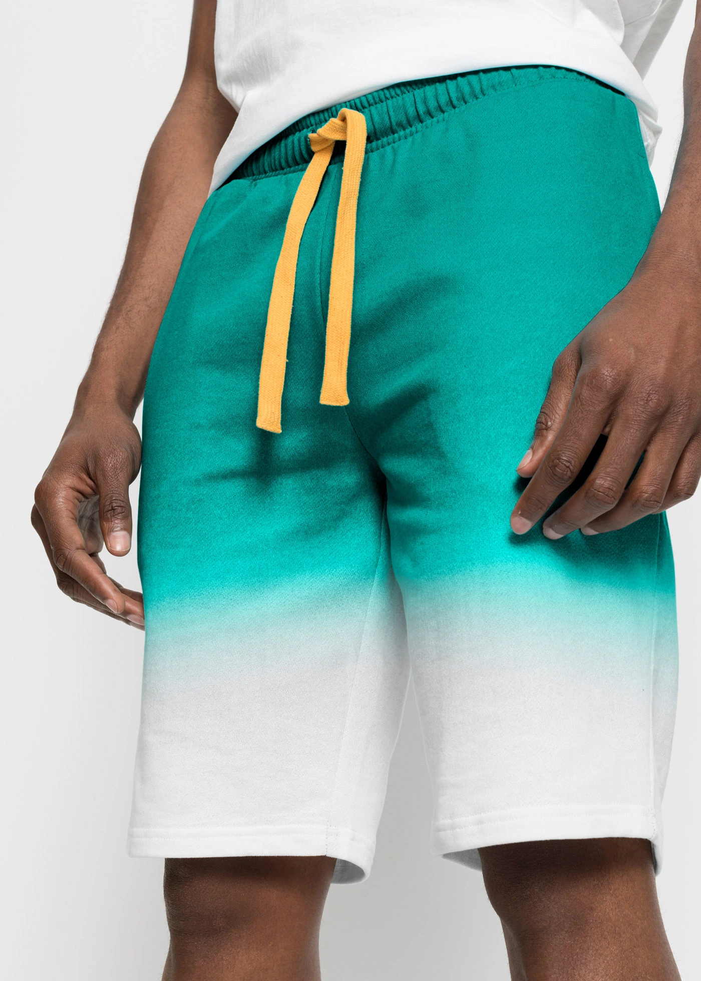 Sweat bermuda met kleurverloop • diepaqua-wit gedessineerd • bonprix online shop