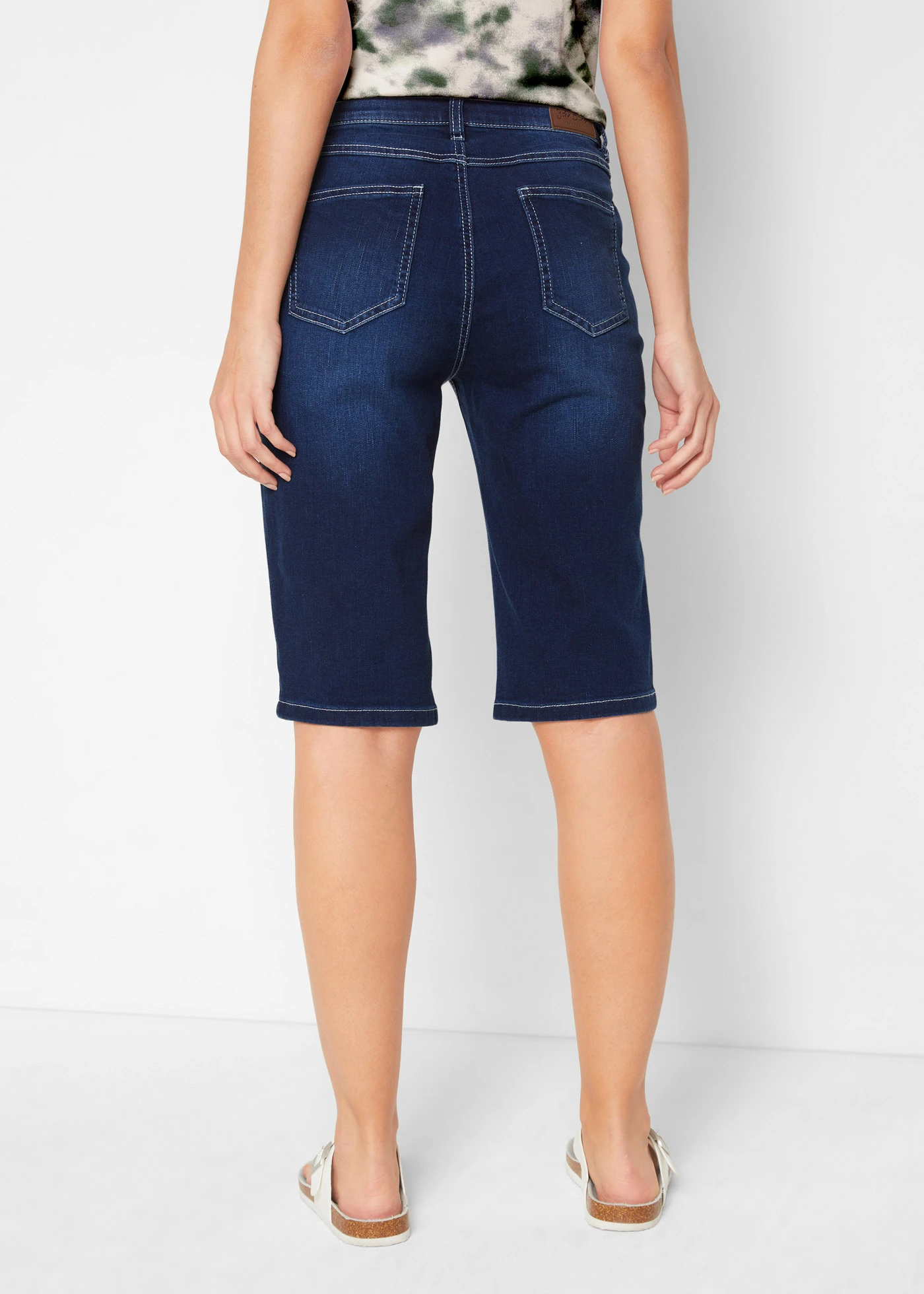 Bermuda en jean extensible, taille mi-haute • bleu denim used • Boutique bonprix