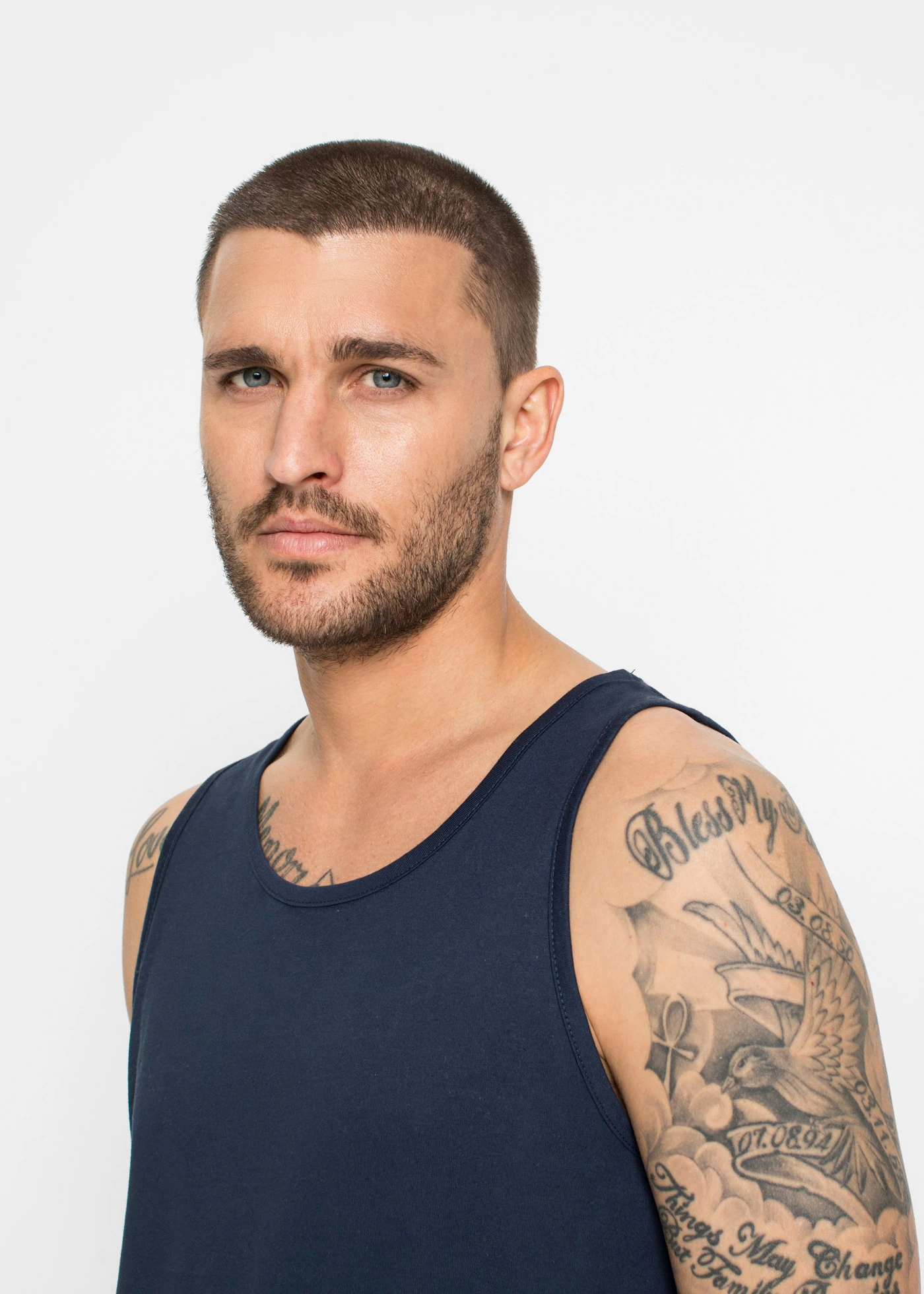 Tank top (3 szt.) • kobaltowo-turkusowy + biały + granatowy • sklep bonprix