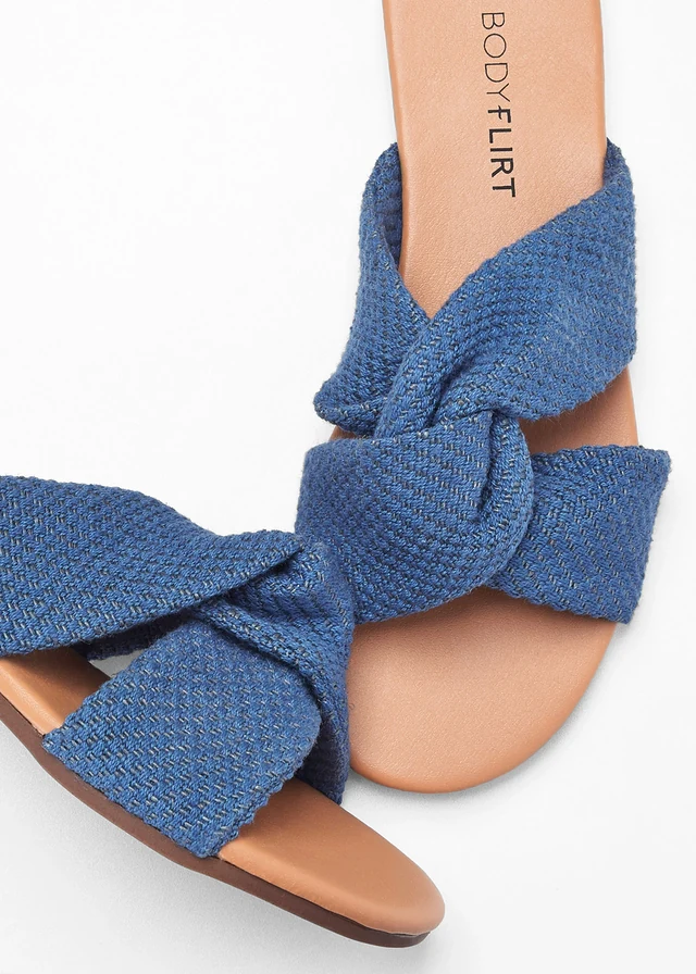 Slippers met een knoopdetail • blauw denim • product-page.page-title-suffix