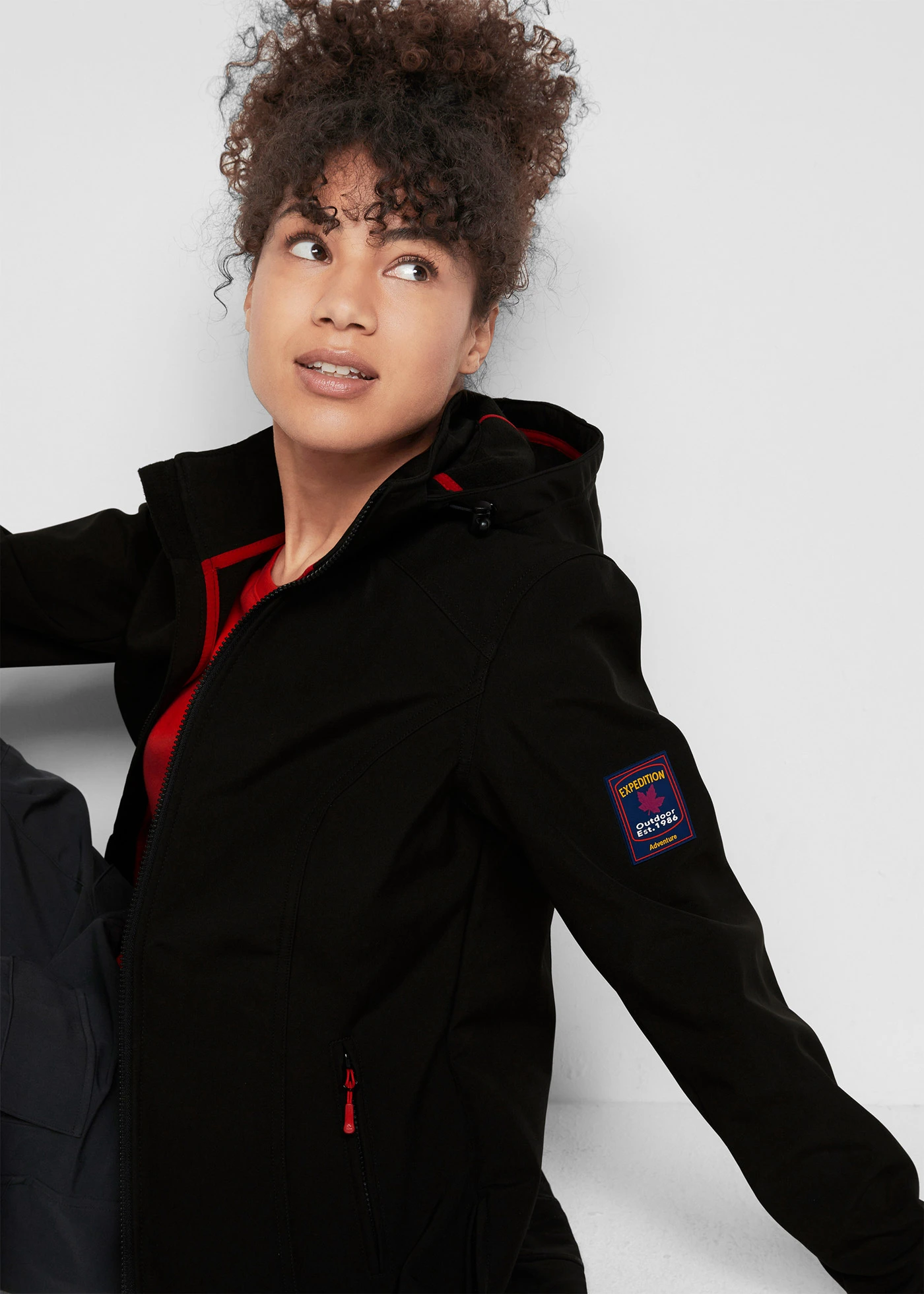 Sztreccs Softshell kabát, vízlepergető • fekete • bonprix áruház