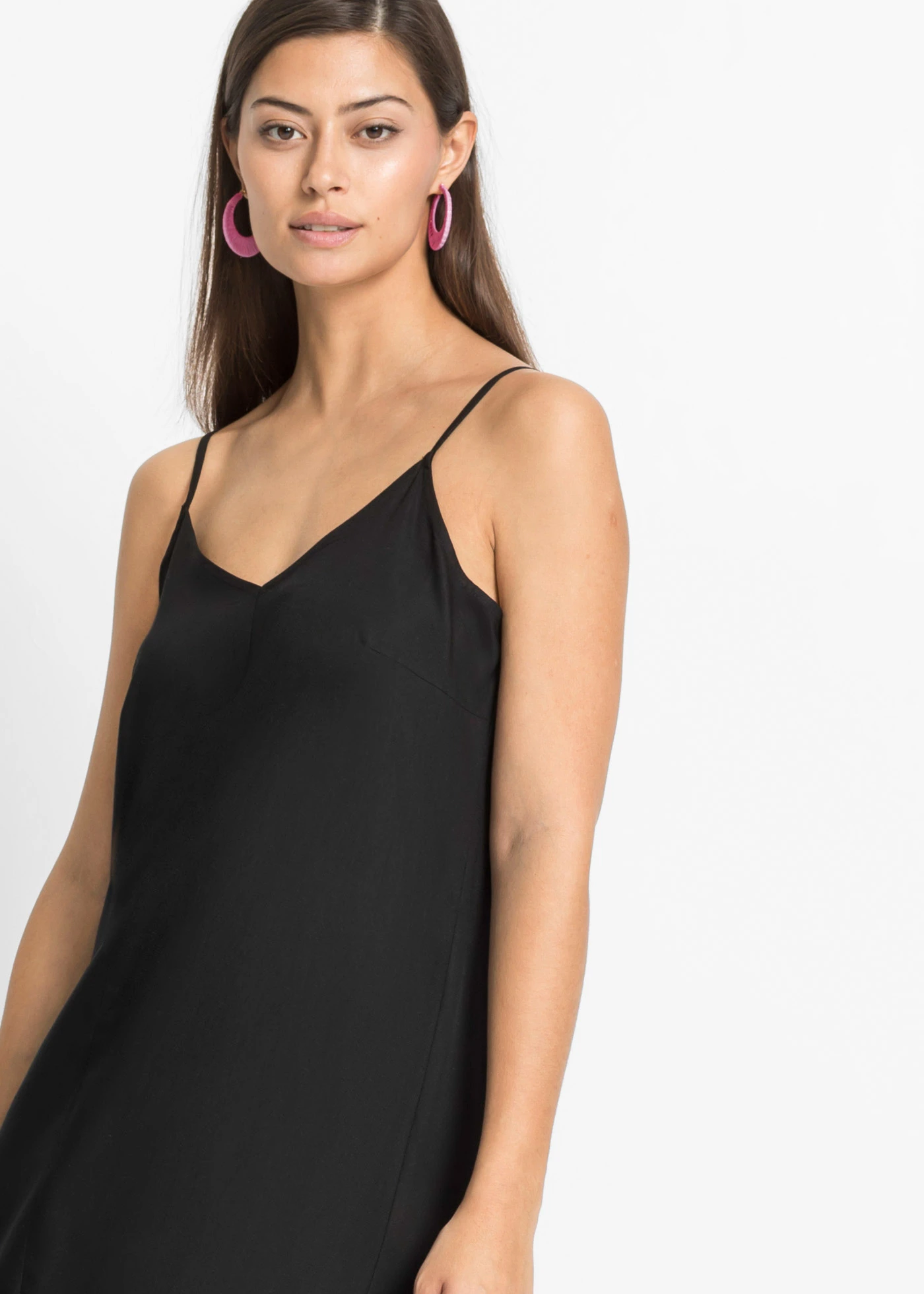 Šaty z udržitelné viskózy • černá • bonprix obchod