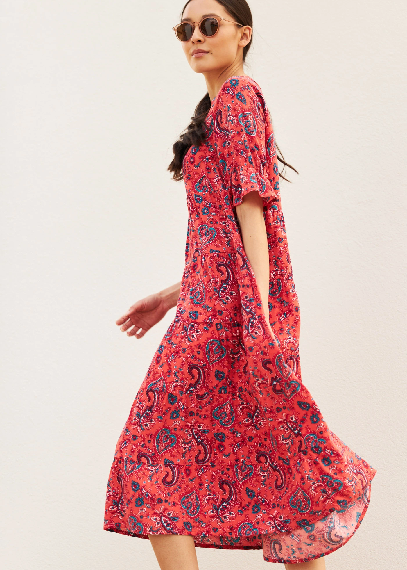 Rochie midi 100% din viscoză • roșu paisley • magazin bonprix