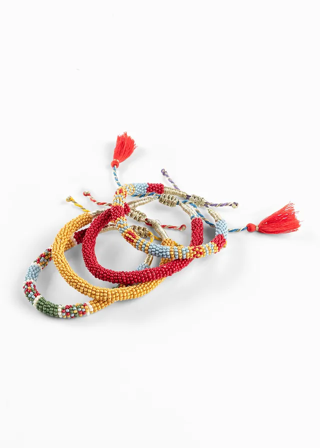Lot de 4 bracelets  en perles avec pompons