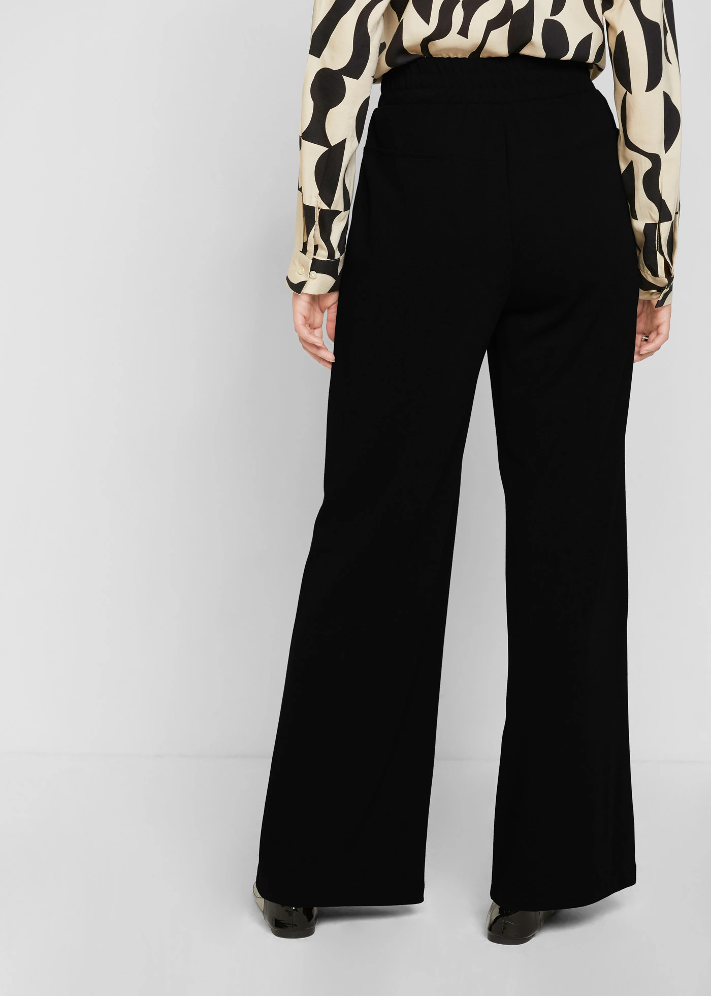 Pantalon large à pinces en jersey • noir • Boutique bonprix