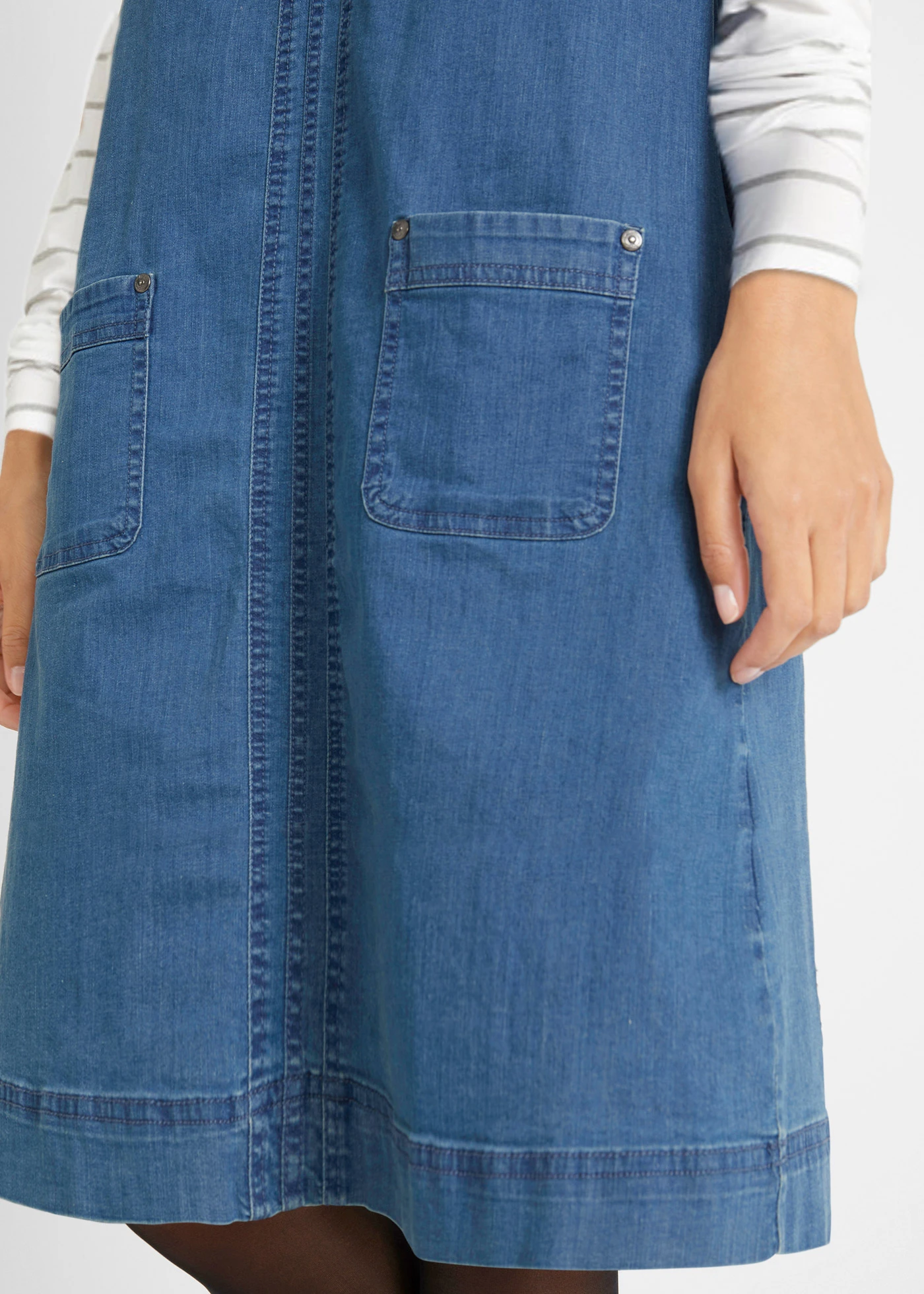 Bavlněné džínové šaty s laclovými ramínky, délka po kolena • modrý denim • bonprix obchod