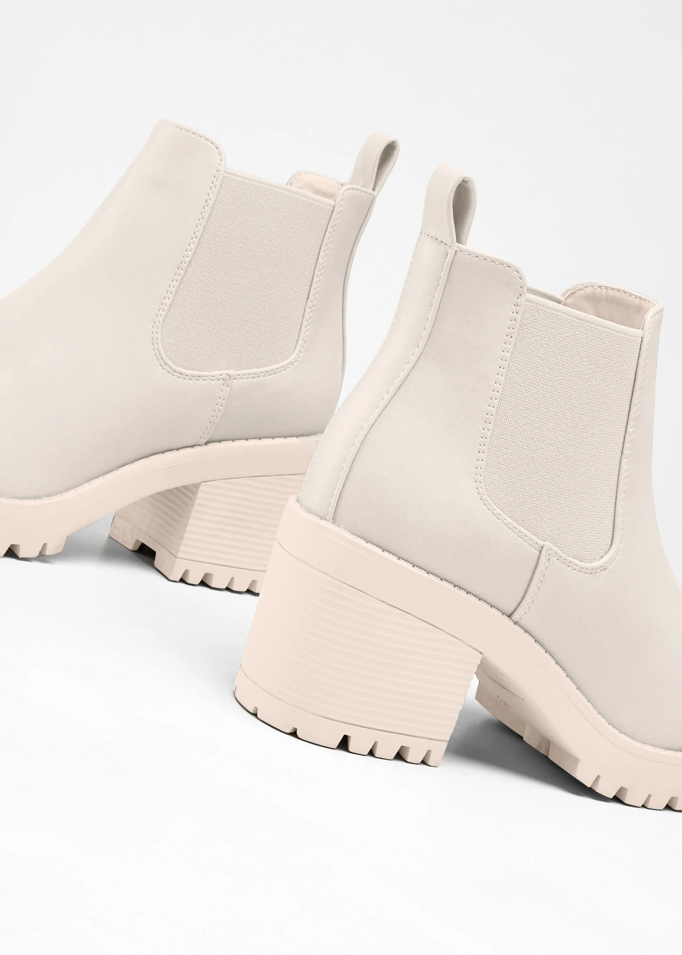 Bottines Chelsea à talon carré • beige • Boutique bonprix