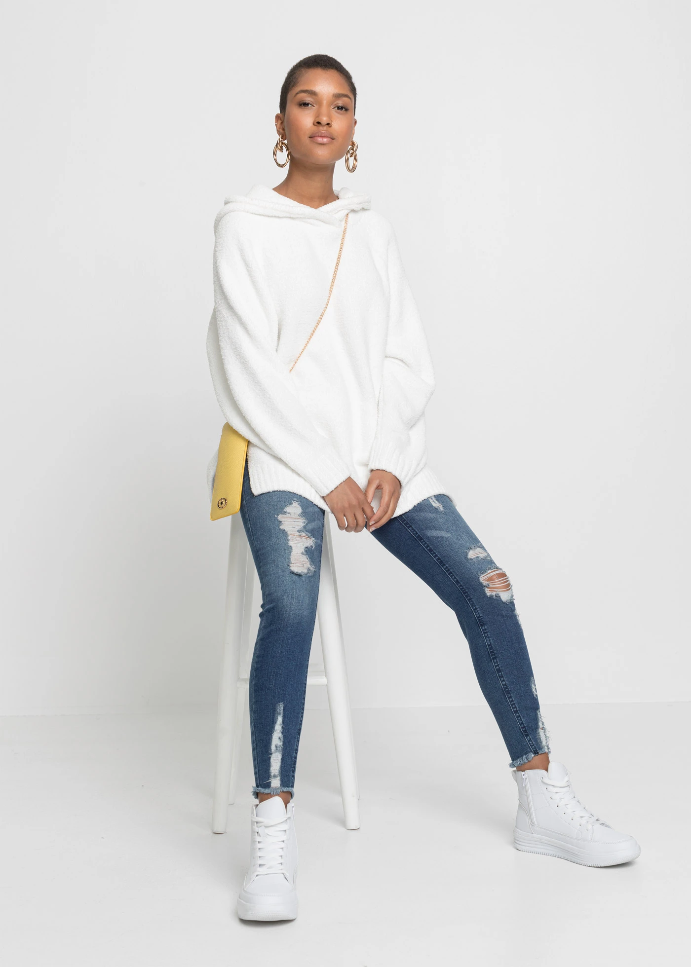 Svetr s kapucí, z plyšového flísu • světle krémová • bonprix obchod