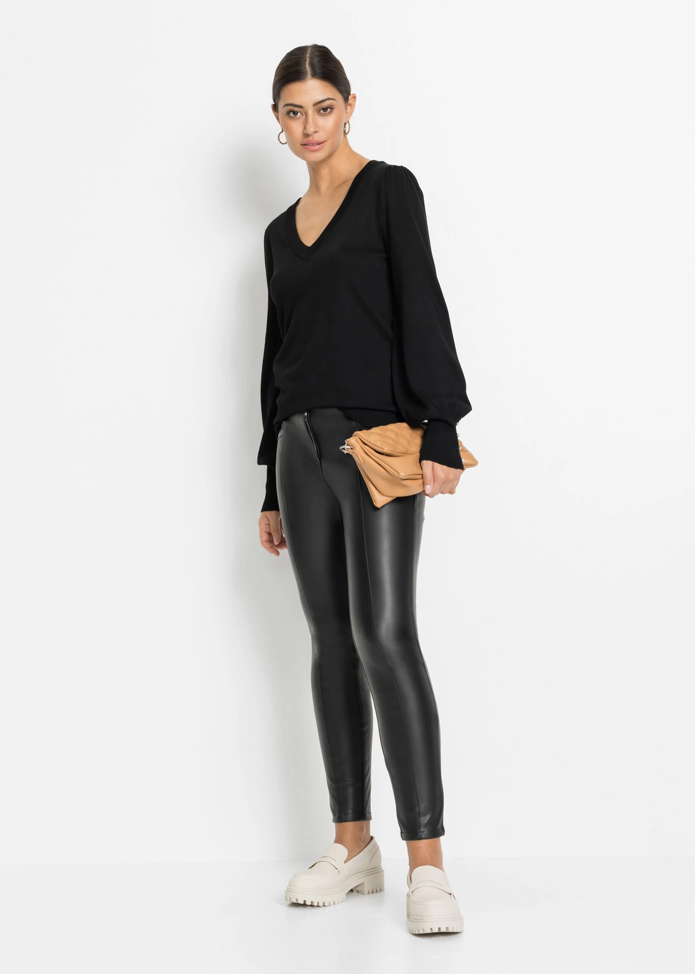 Svetr z jemné pleteniny ze směsi s viskózou • černá • bonprix obchod