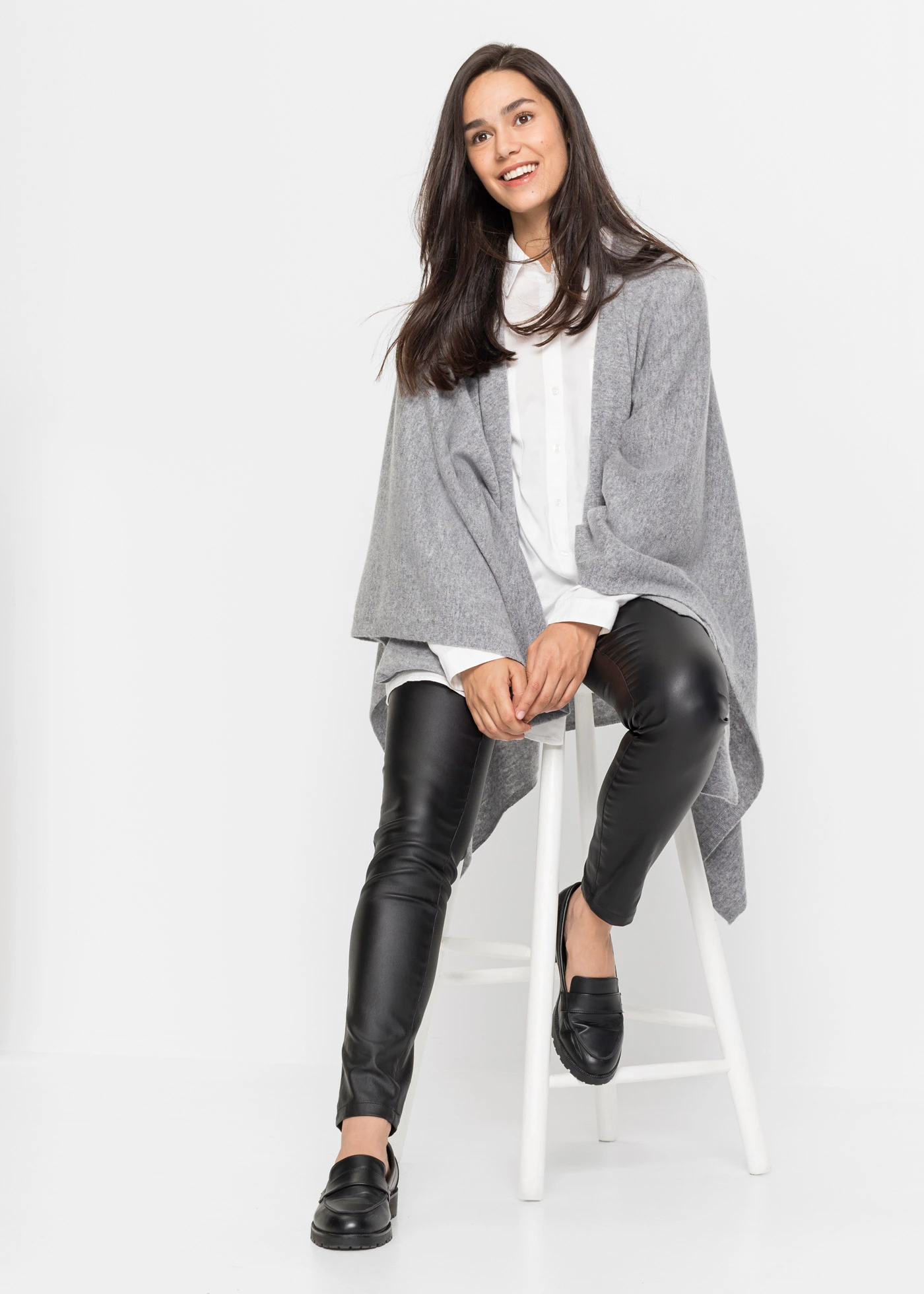 Wollen poncho met Good Cashmere Standard® • grijs gemêleerd • bonprix online shop