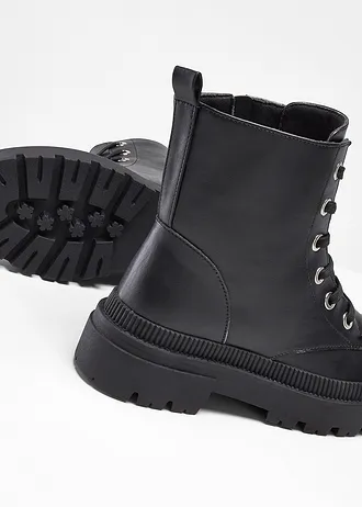 Veterboots met geprofileerde zool • zwart • bonprix online shop