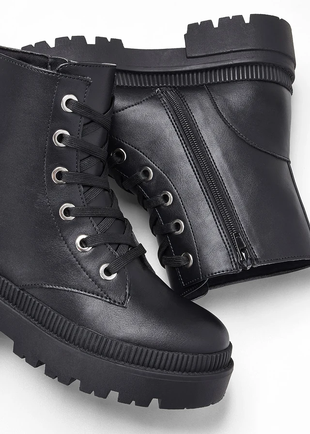 Veterboots met geprofileerde zool • zwart • product-page.page-title-suffix