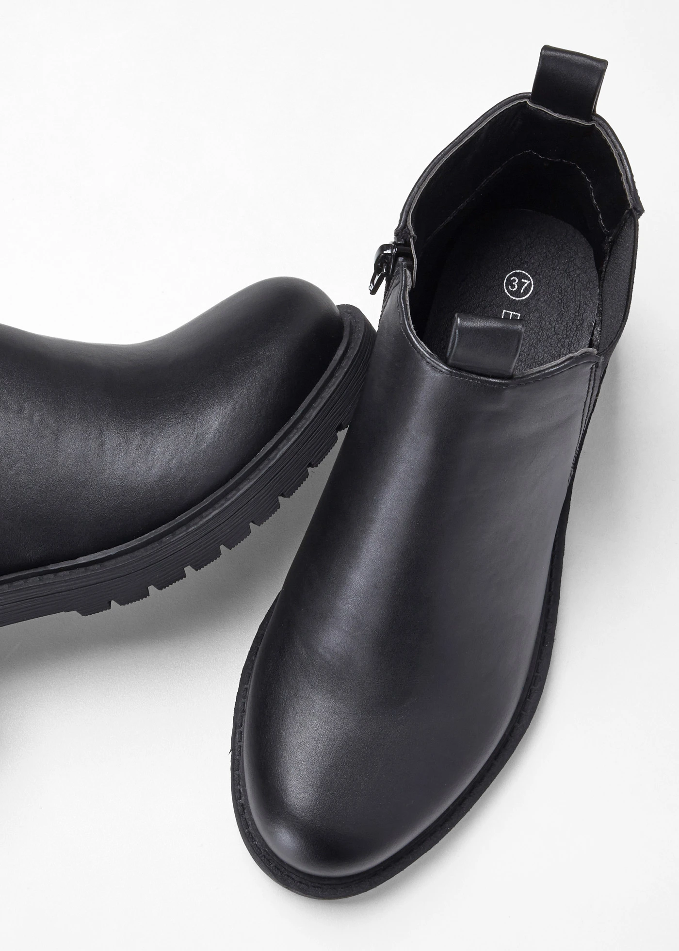 Kotníková obuv Chelsea s profilovanou podrážkou • černá • bonprix obchod