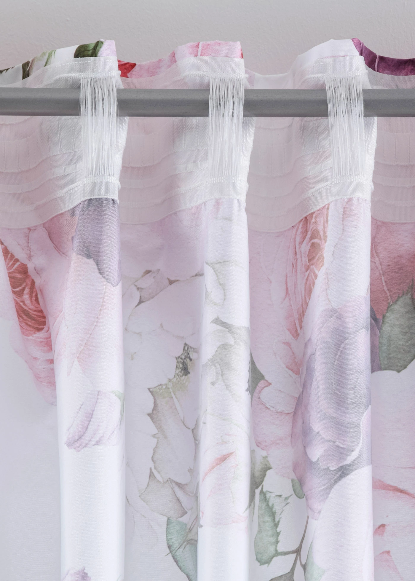 Rideau en microfibre facile d’entretien (2 pces) • prune-blanc-violet à fleurs • Boutique bonprix