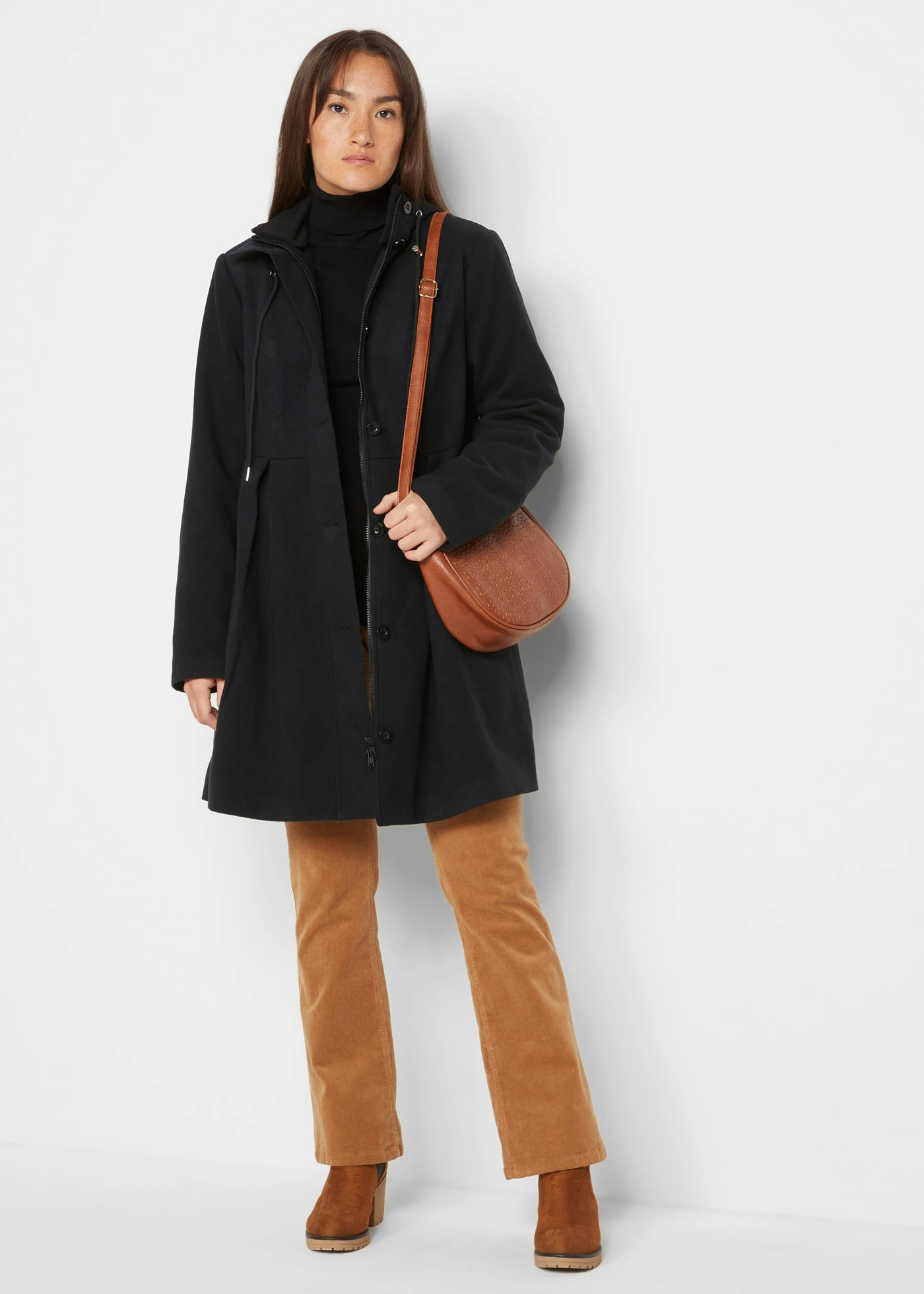 Lange jas met capuchon en stolpplooien • zwart • bonprix online shop