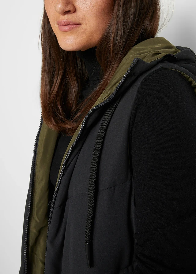 Gilet sans manches matelassé réversible en polyester recyclé avec capuche • noir/olive foncé • product-page.page-title-suffix