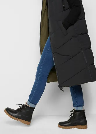 Oboustranná prošívaná vesta s recyklovaným polyesterem a kapucí • černo-tmavě olivová • bonprix obchod