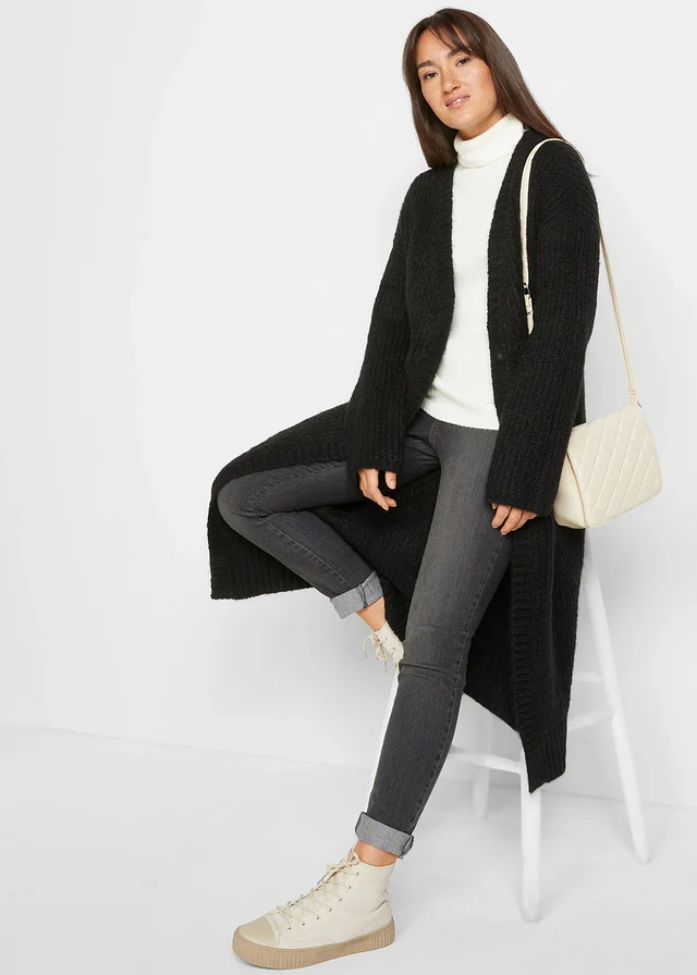 Lang gebreid vest • zwart • product-page.page-title-suffix
