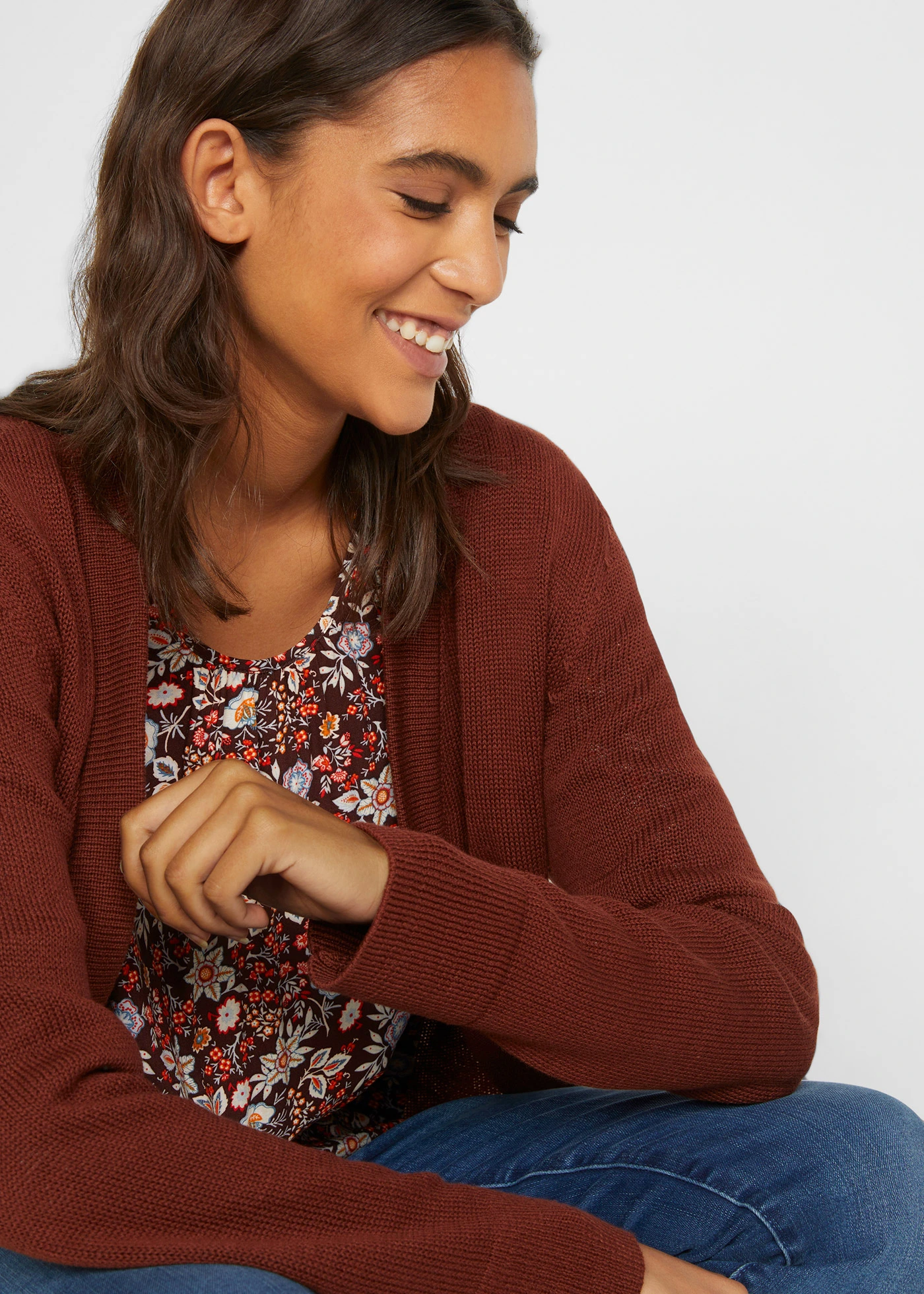 Dlouhý pletený kabátek, dlouhý rukáv • mahagonová hnědá • bonprix obchod