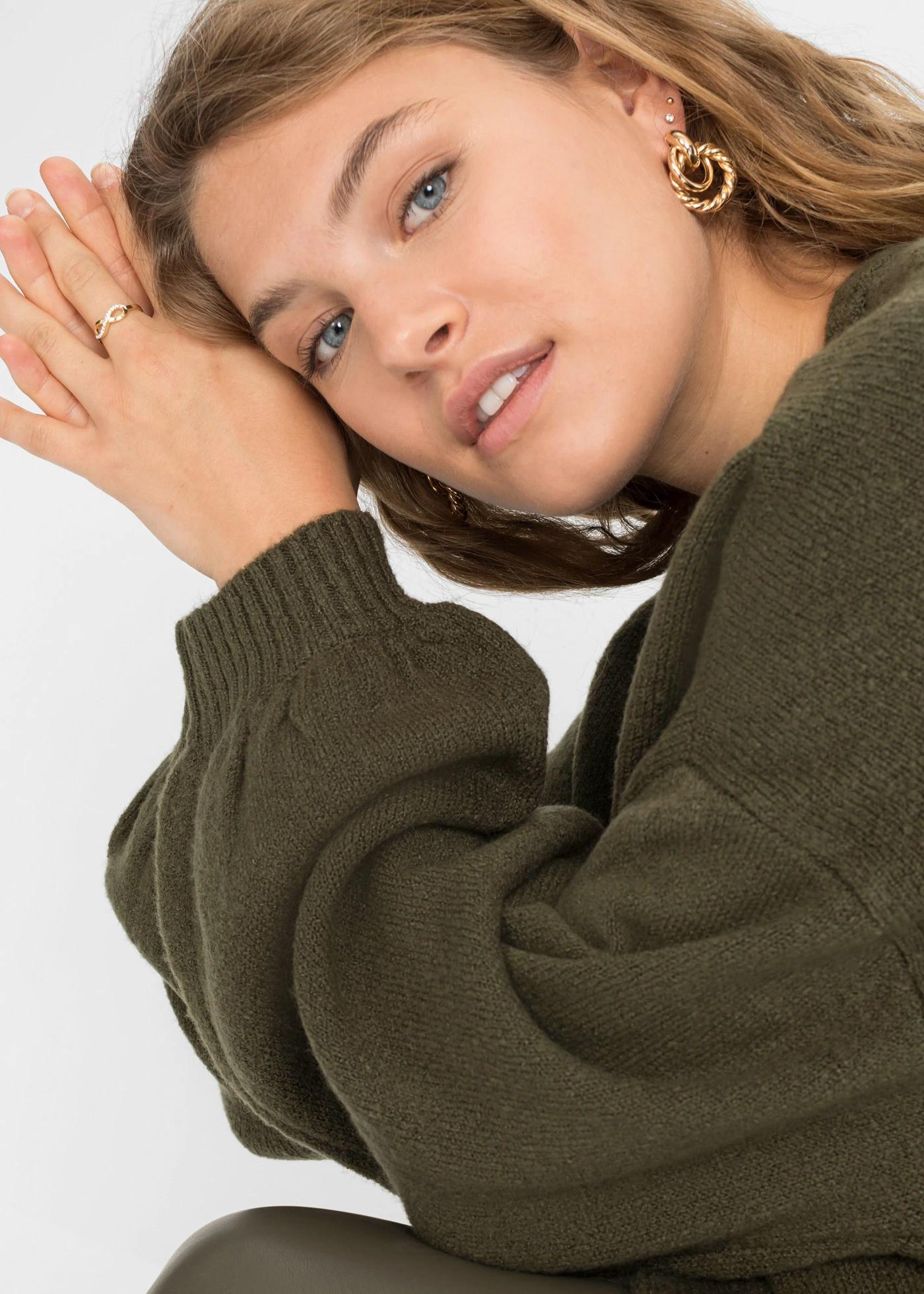 Bő kötött kardigán midi hosszban • sötét olívazöld • bonprix áruház