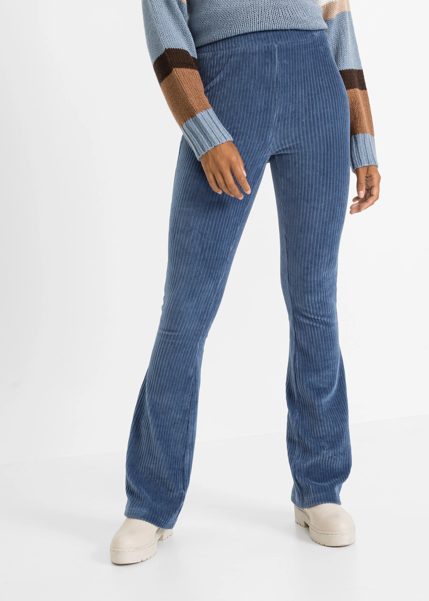 Legginsy z poszerzanymi nogawkami z imitacji sztruksu • indygo • sklep bonprix