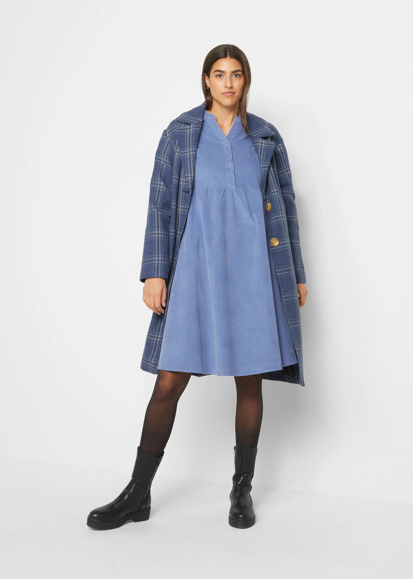 Robe en velours de coton côtelé • bleu mat • Boutique bonprix