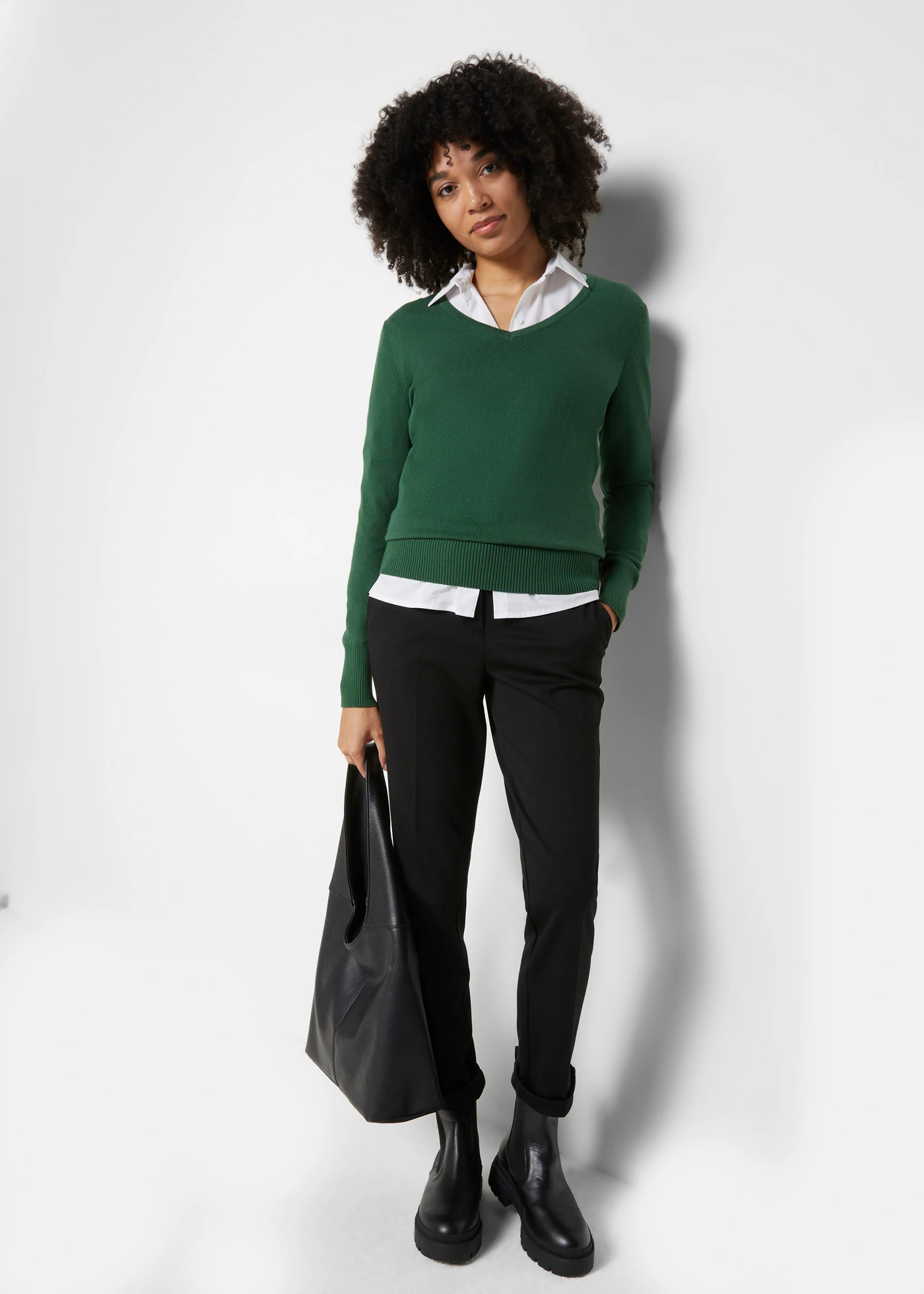 Sweter z cienkiej dzianiny • ciemnozielony • sklep bonprix