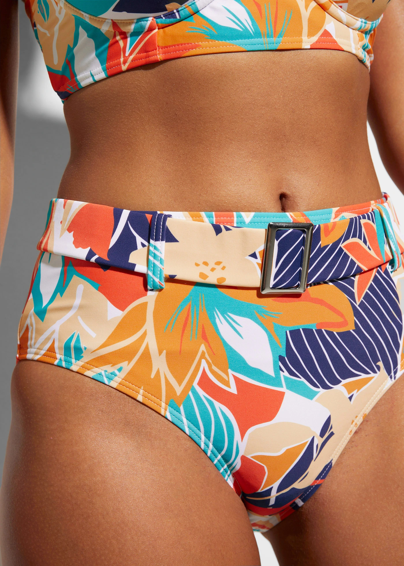 Merevítős bikini High Waist bikini alsóval (2-részes szett) • fehér/kék virágmintás • bonprix áruház