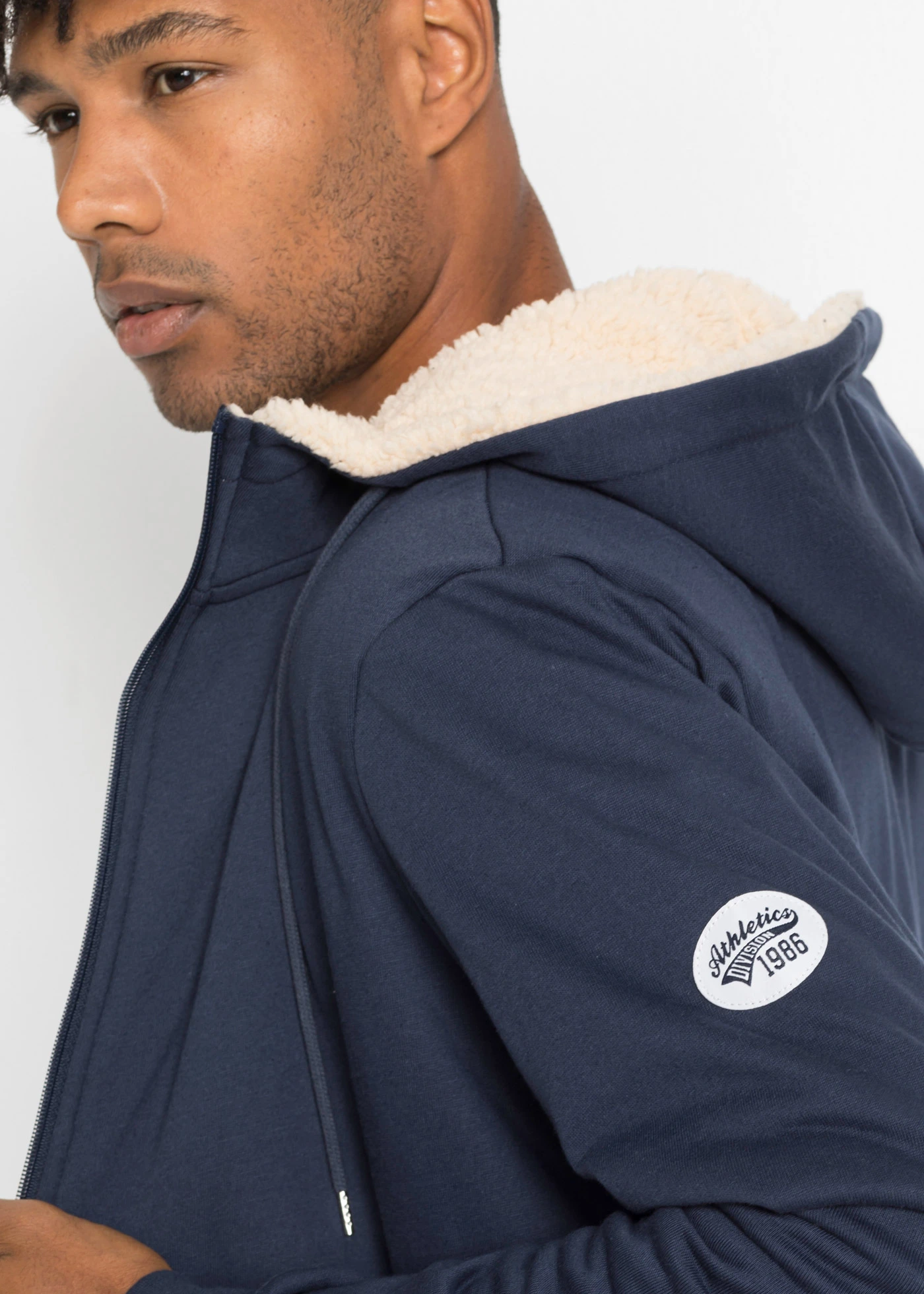 Sweat zippé doublé sherpa • bleu foncé • Boutique bonprix
