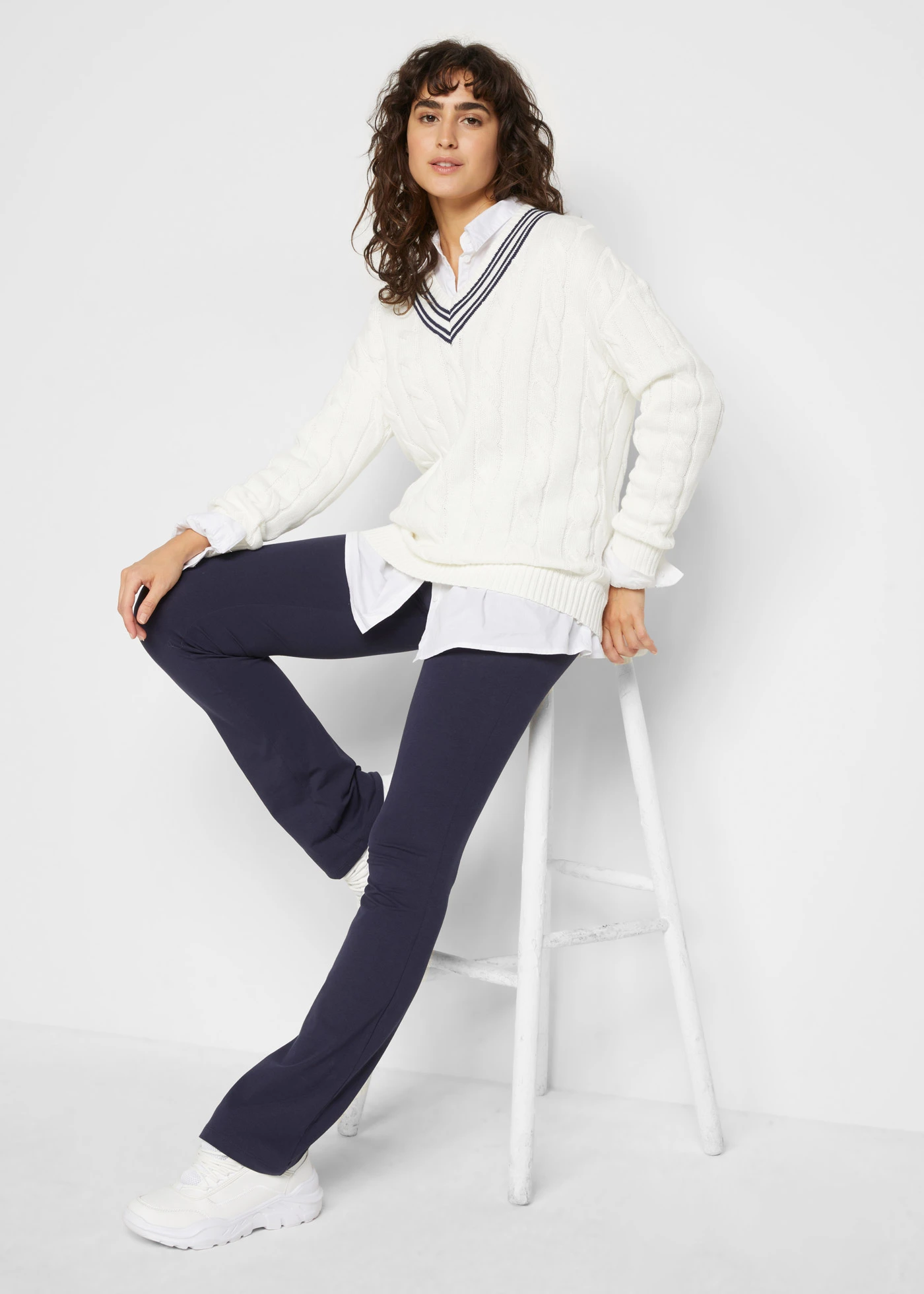 Legging lefelé bővülő szárral • sötétkék • bonprix áruház