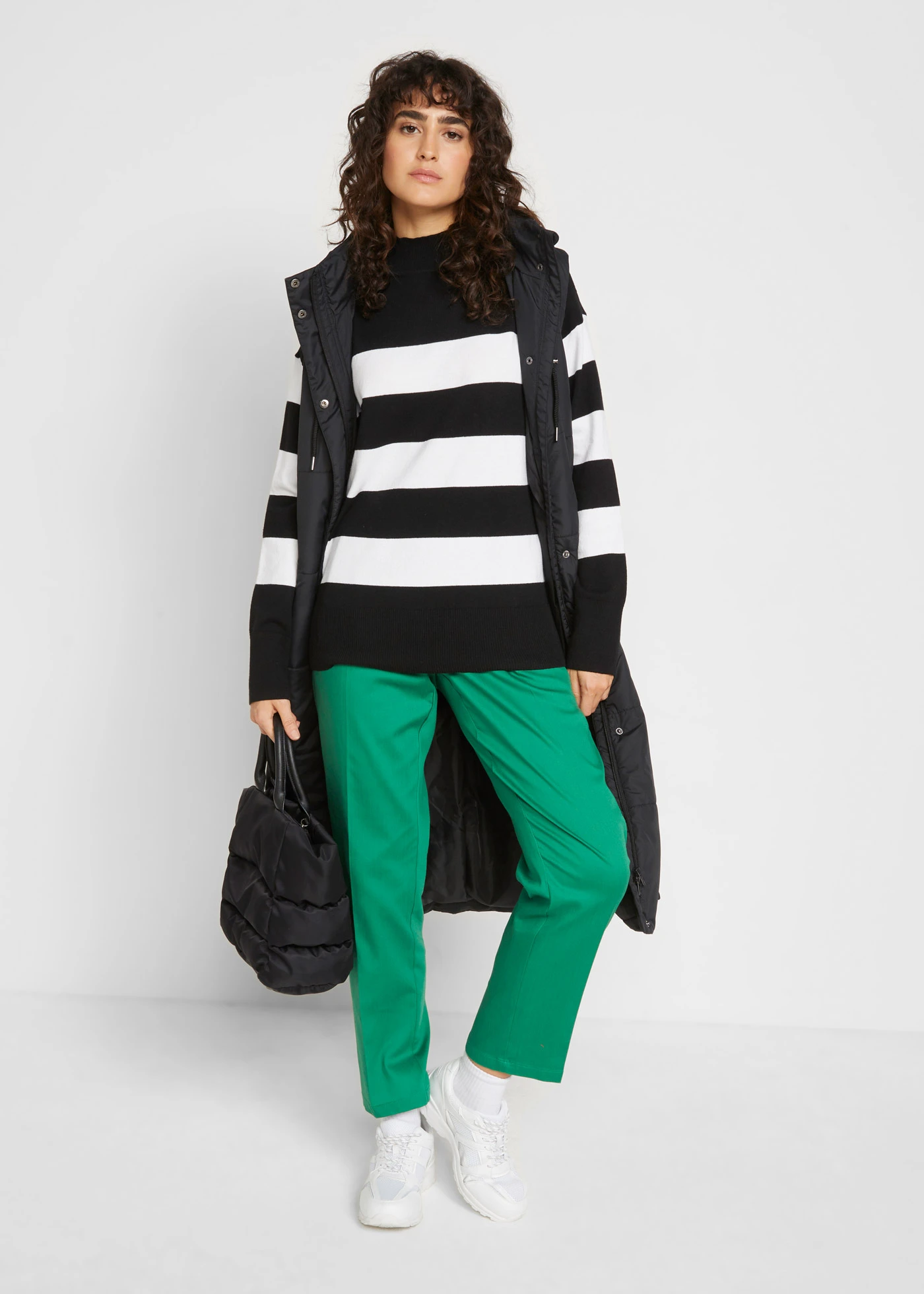 Lange bodywarmer met capuchon en zijsplitten • zwart • bonprix online shop