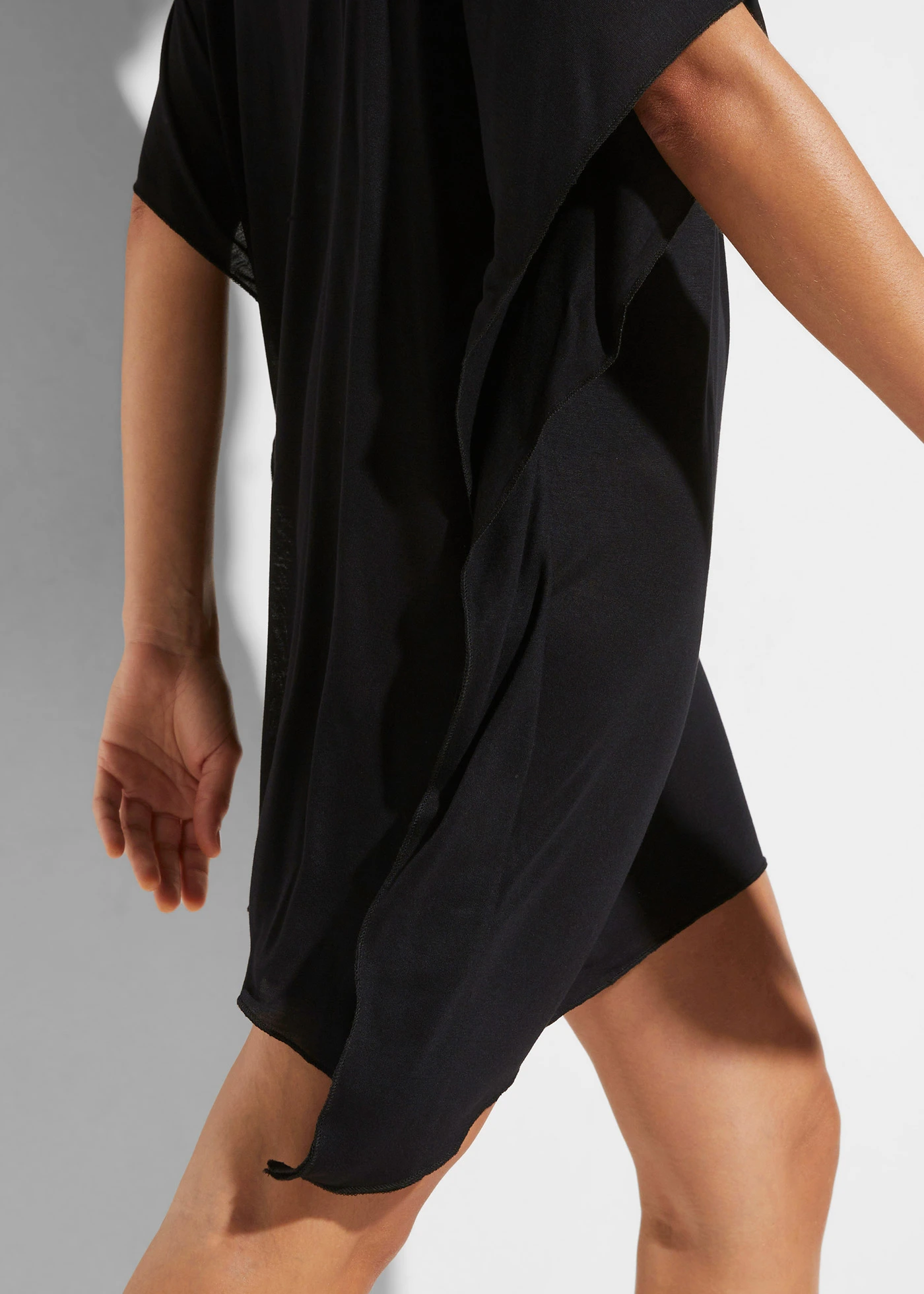 Průhledná plážová tunika z viskózy • černá • bonprix obchod