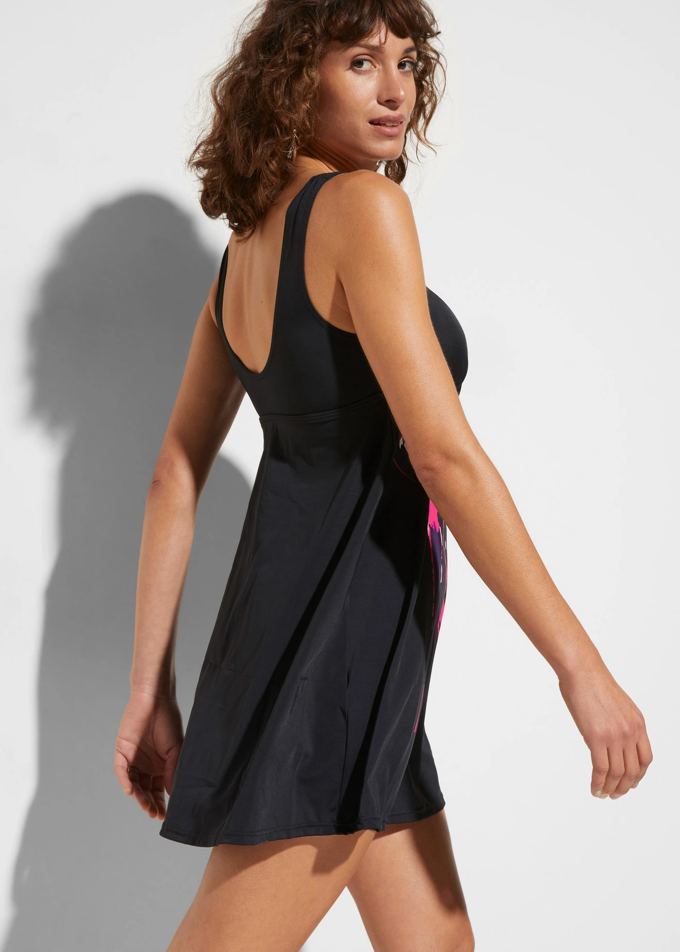 Robe de bain à larges bretelles • noir graphique • Boutique bonprix