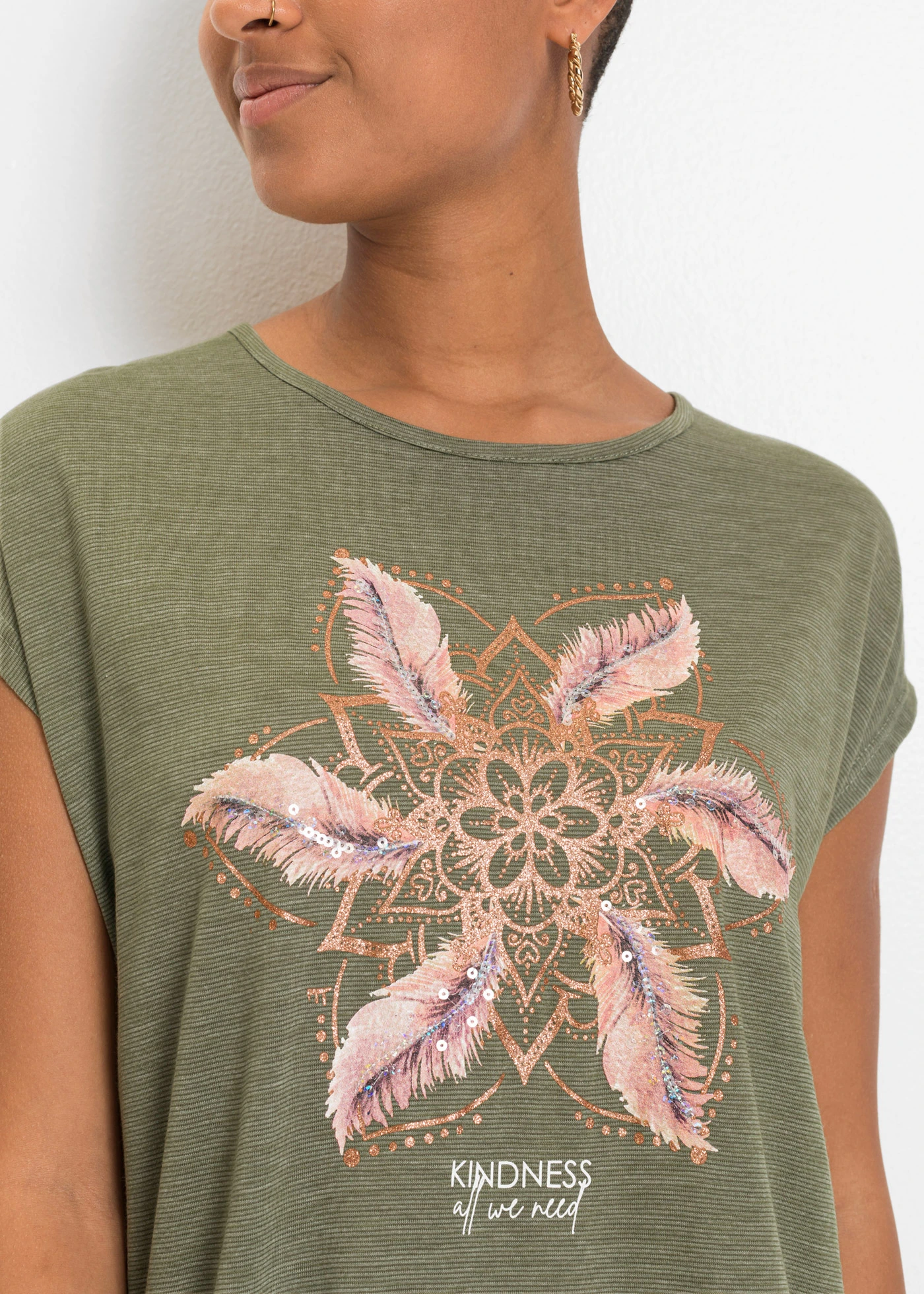 T-shirt van zachte viscosemix • olijfgroen met print • bonprix online shop