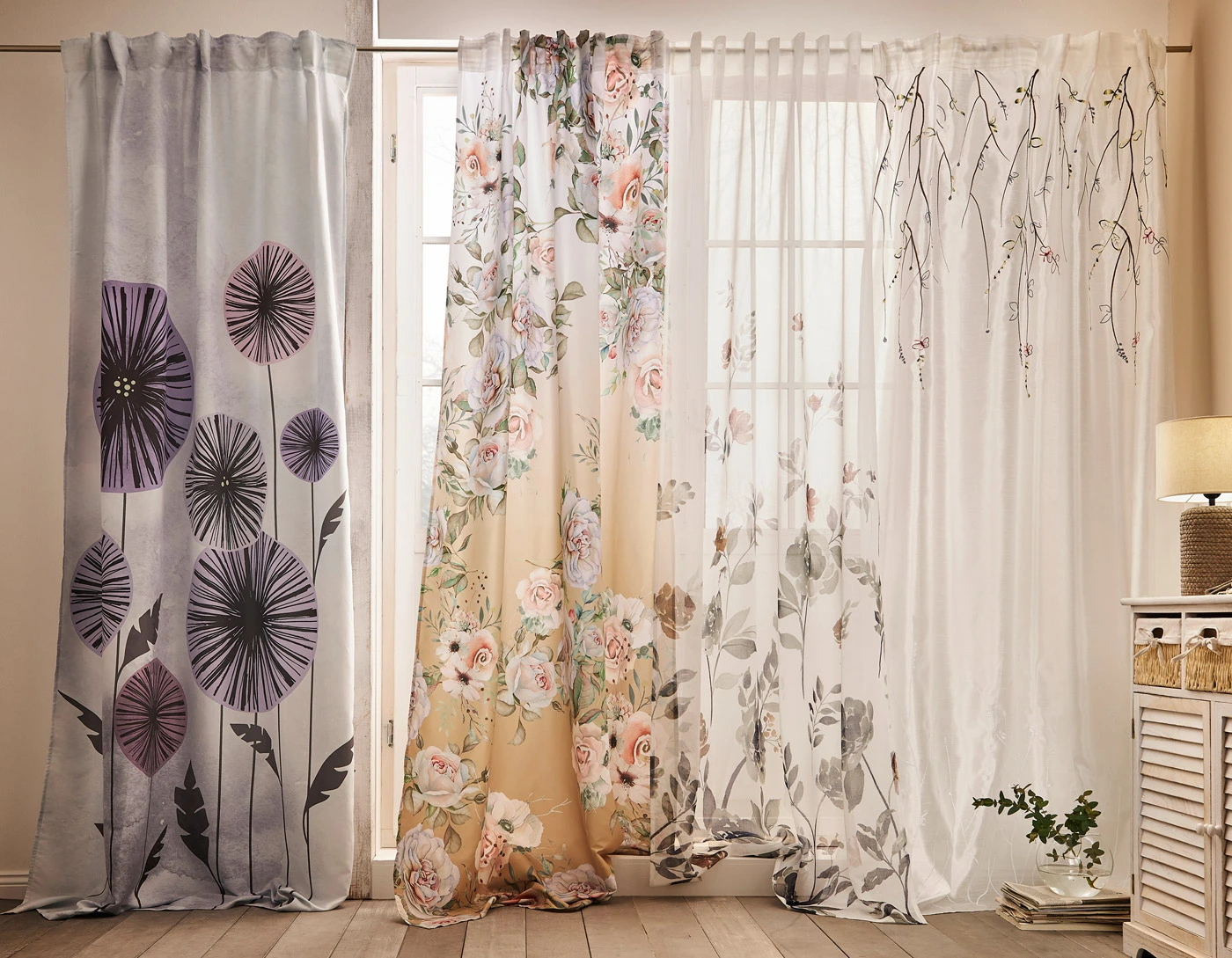 Draperie microfibre cu trandafiri, poliester reciclat (1buc.) • alb crem • magazin bonprix