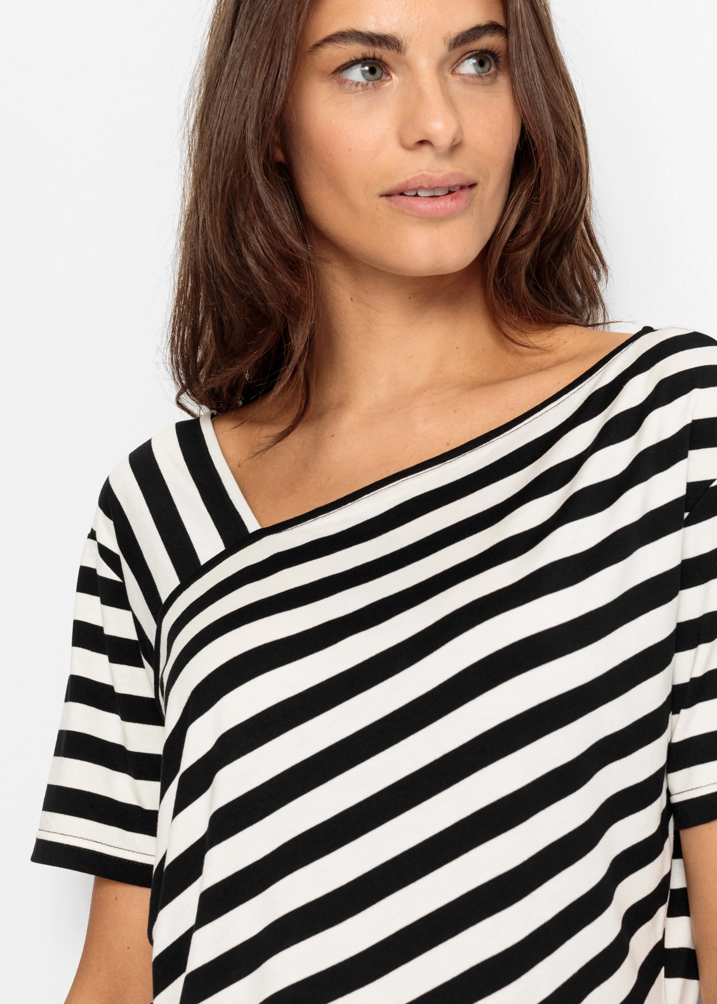 T-shirt en viscose douce • crème-noir rayé • Boutique bonprix