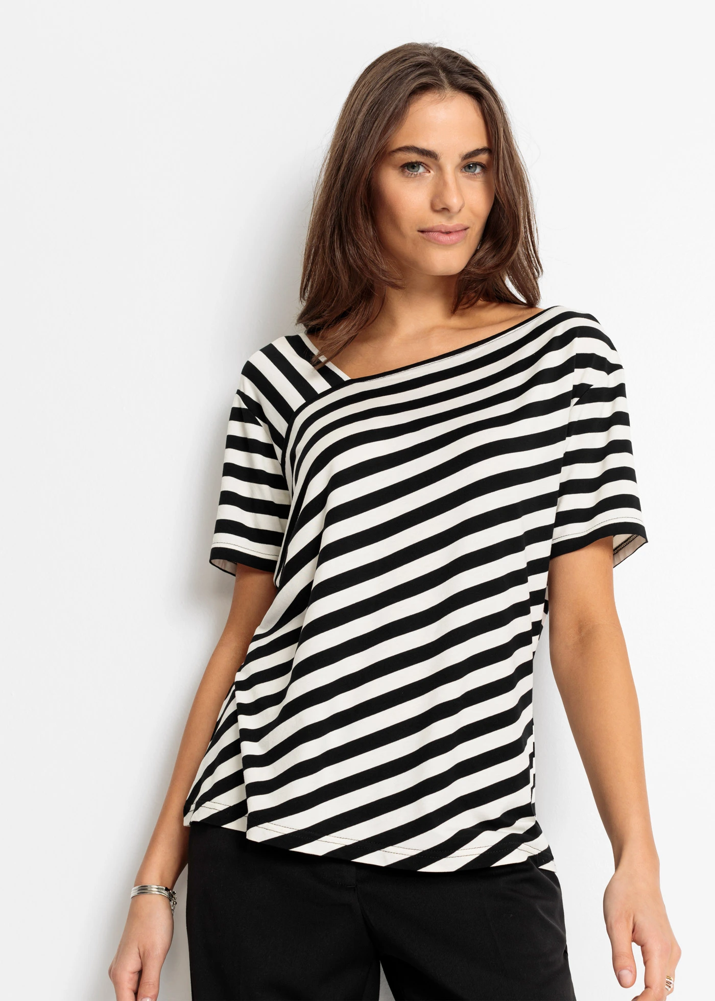 T-shirt en viscose douce • crème-noir rayé • Boutique bonprix