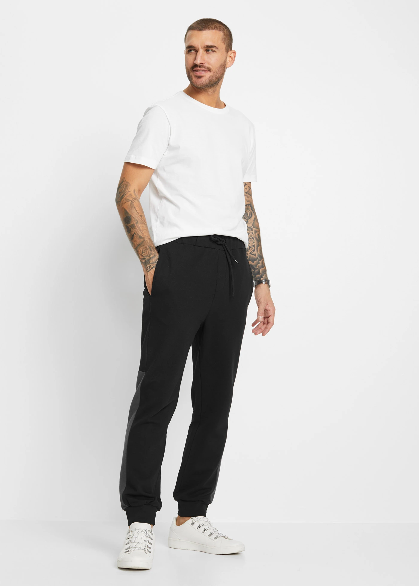 Pantalon de jogging avec polyester recyclé • noir + gris ardoise • Boutique bonprix