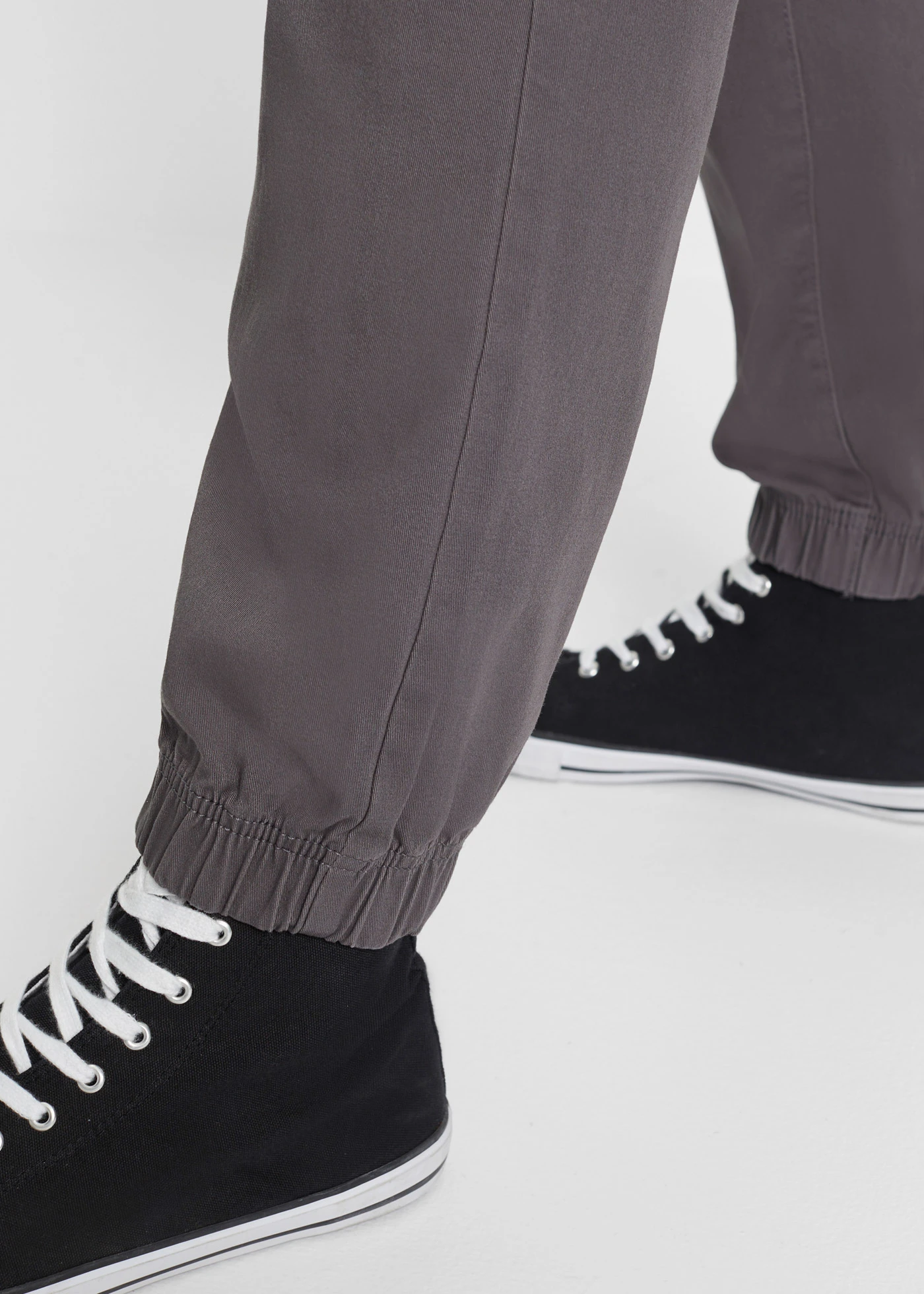 Spodnie chino z gumką w talii, ze stretchem, Relaxed Fit Straight • szary łupkowy • sklep bonprix