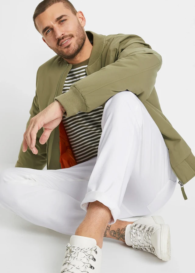 Classic fit stretch jeans, tapered • wit • product-page.page-title-suffix