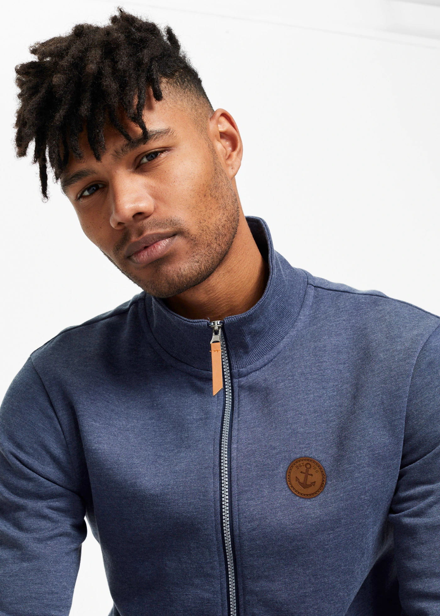 Sweat zippé à col montant et détails enduits • bleu foncé chiné • Boutique bonprix