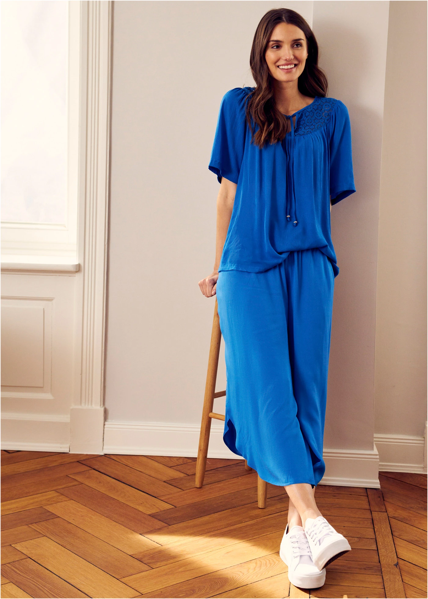 Dlouhá tunika se zmačkanou úpravou, polodlouhé rukávy • azurově modrá • bonprix obchod